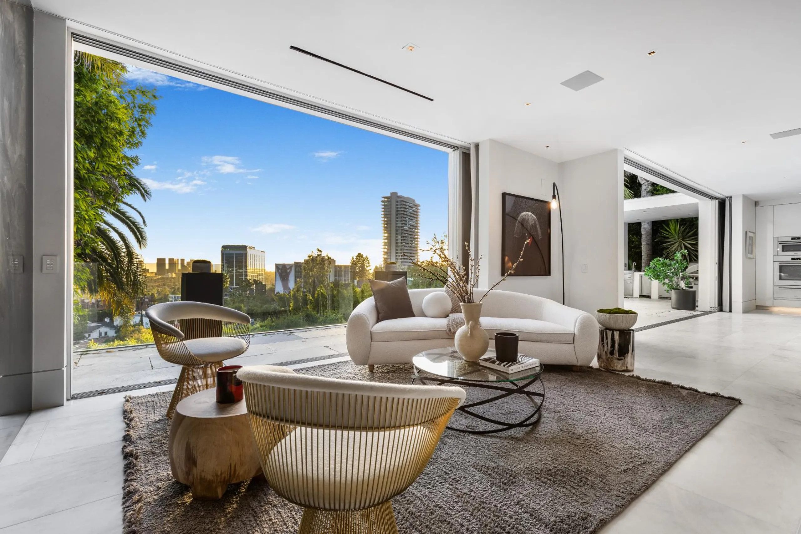 Contemporary Architectural Modern Estate with Infinity Pool and City Views — photograph 10