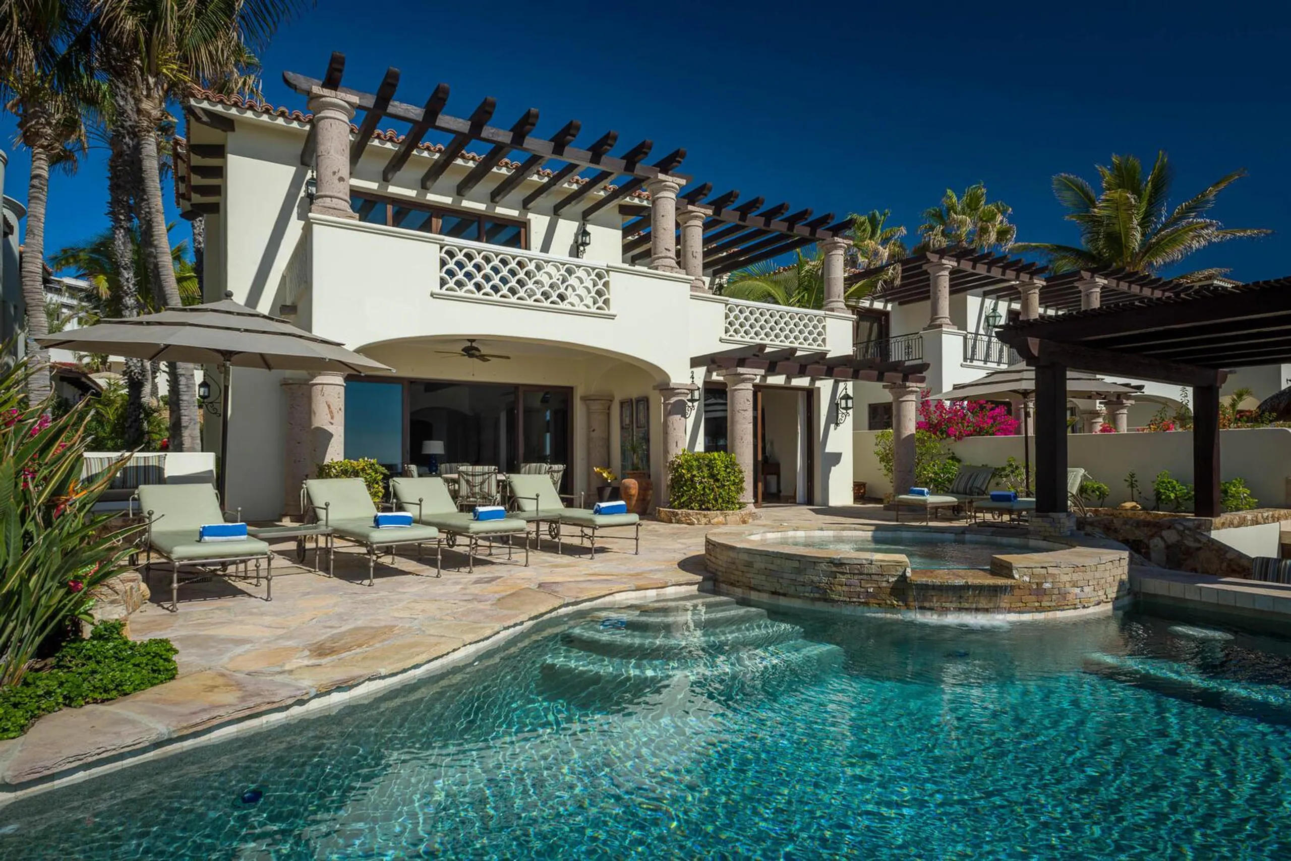 Tranquil 4 Bedroom Villa with Private Swimming Pool and Ocean Views — photograph 8
