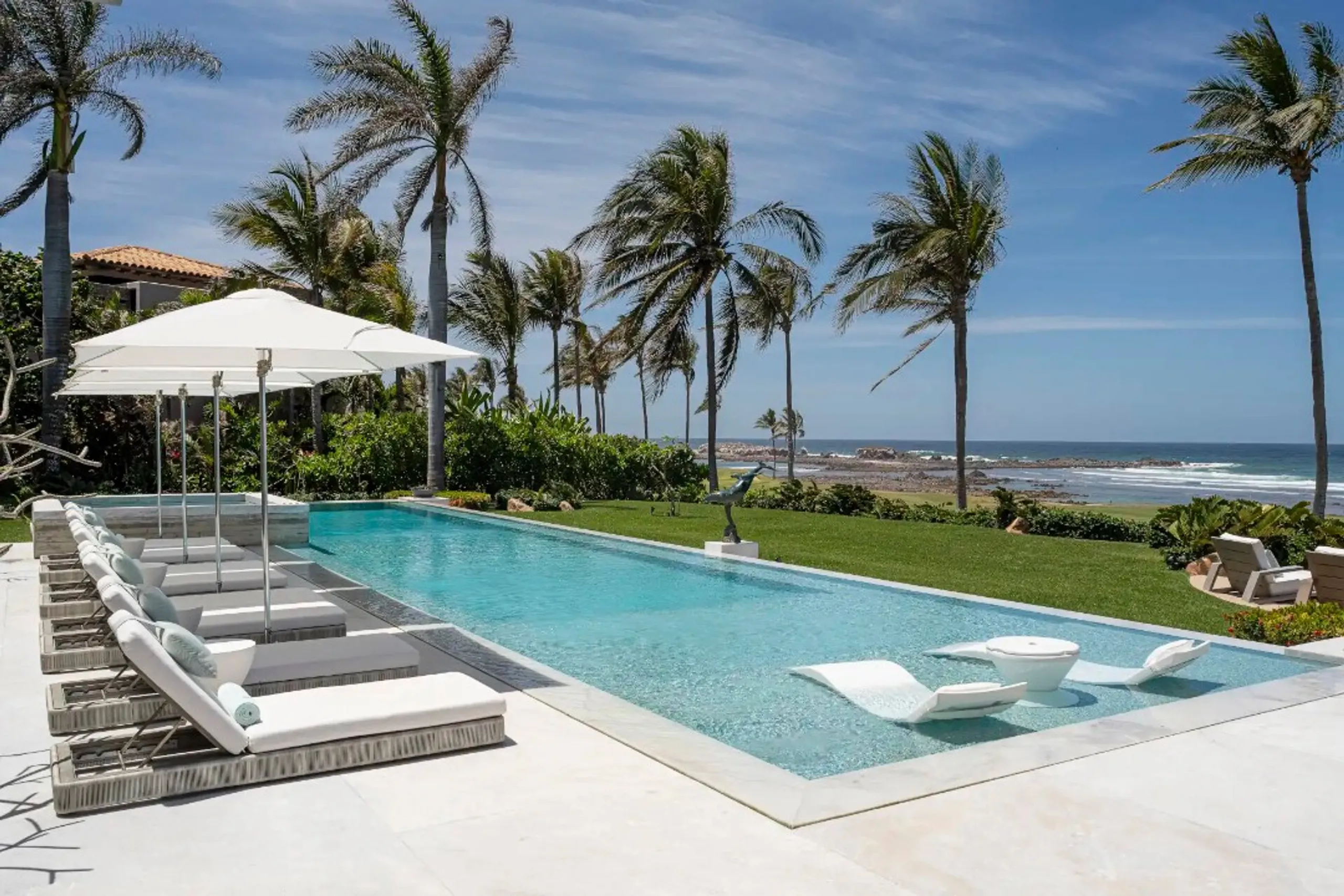 Alluring Punta Mita Villa with Infinity Pool, Ocean & Golf Views — photograph 4