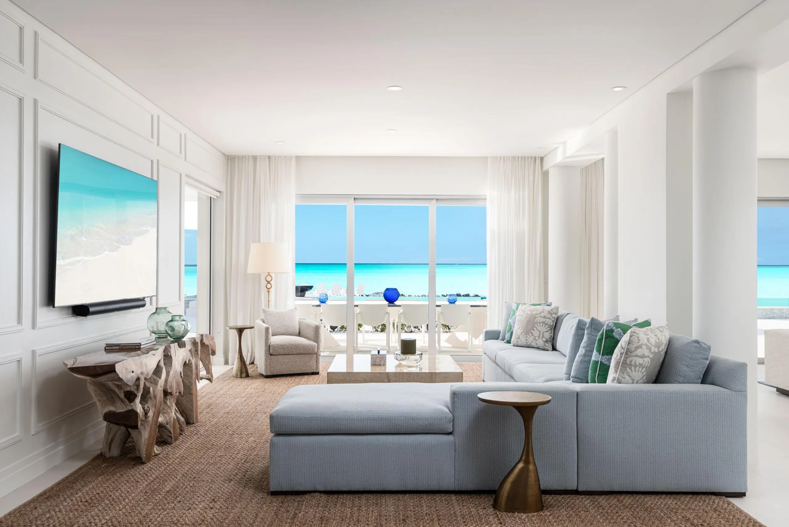 Exceptional OceanFront Estate with Private Pool and Azure Seas — photograph 10