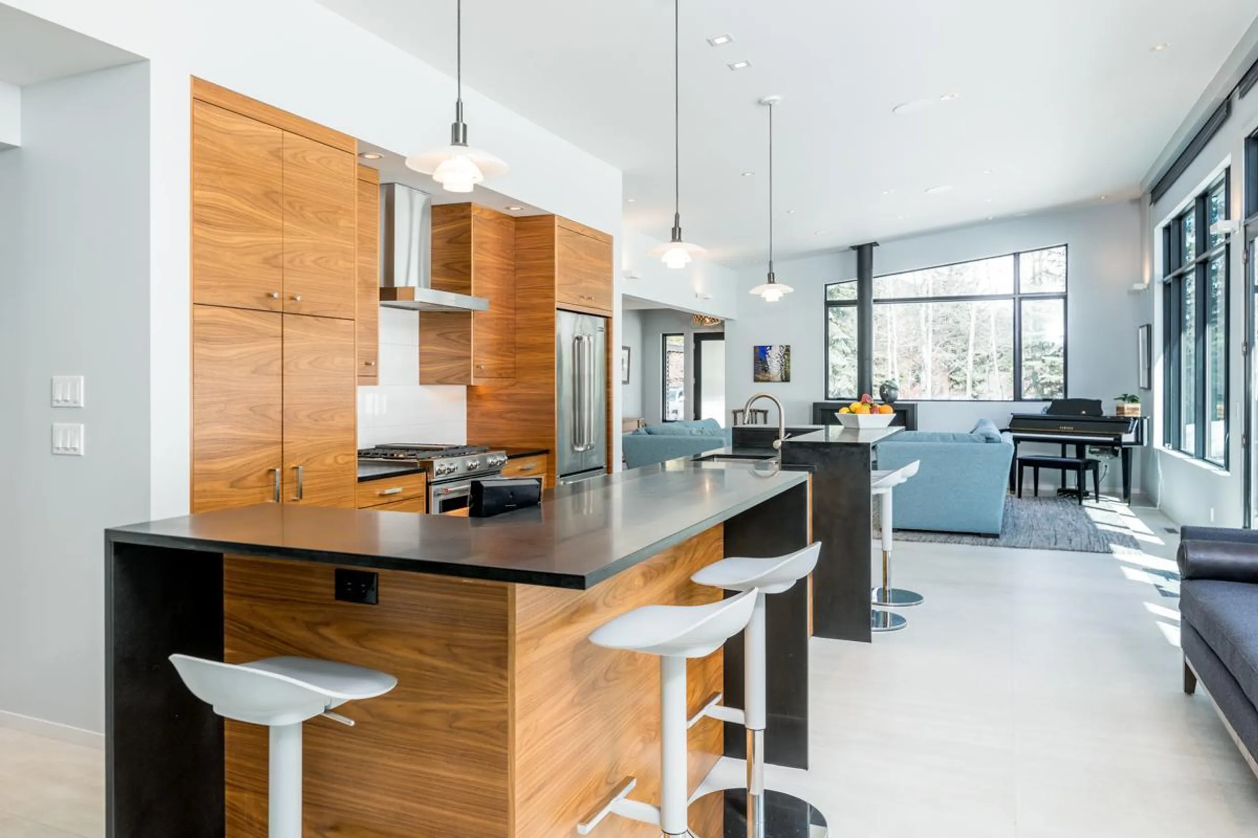 Grandiose Retreat with Majestic Mountain Views VILLAWAY® — photograph 12
