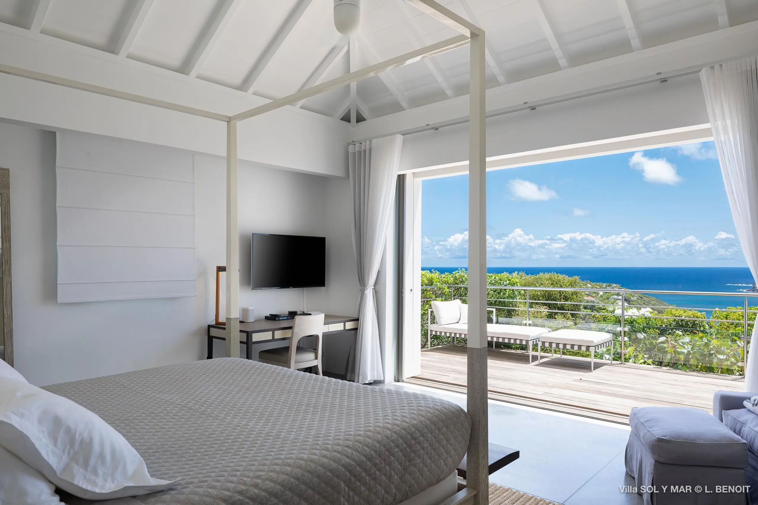 Luxury Oceanview Estate with Infinity Pool and Fitness Room — photograph 11