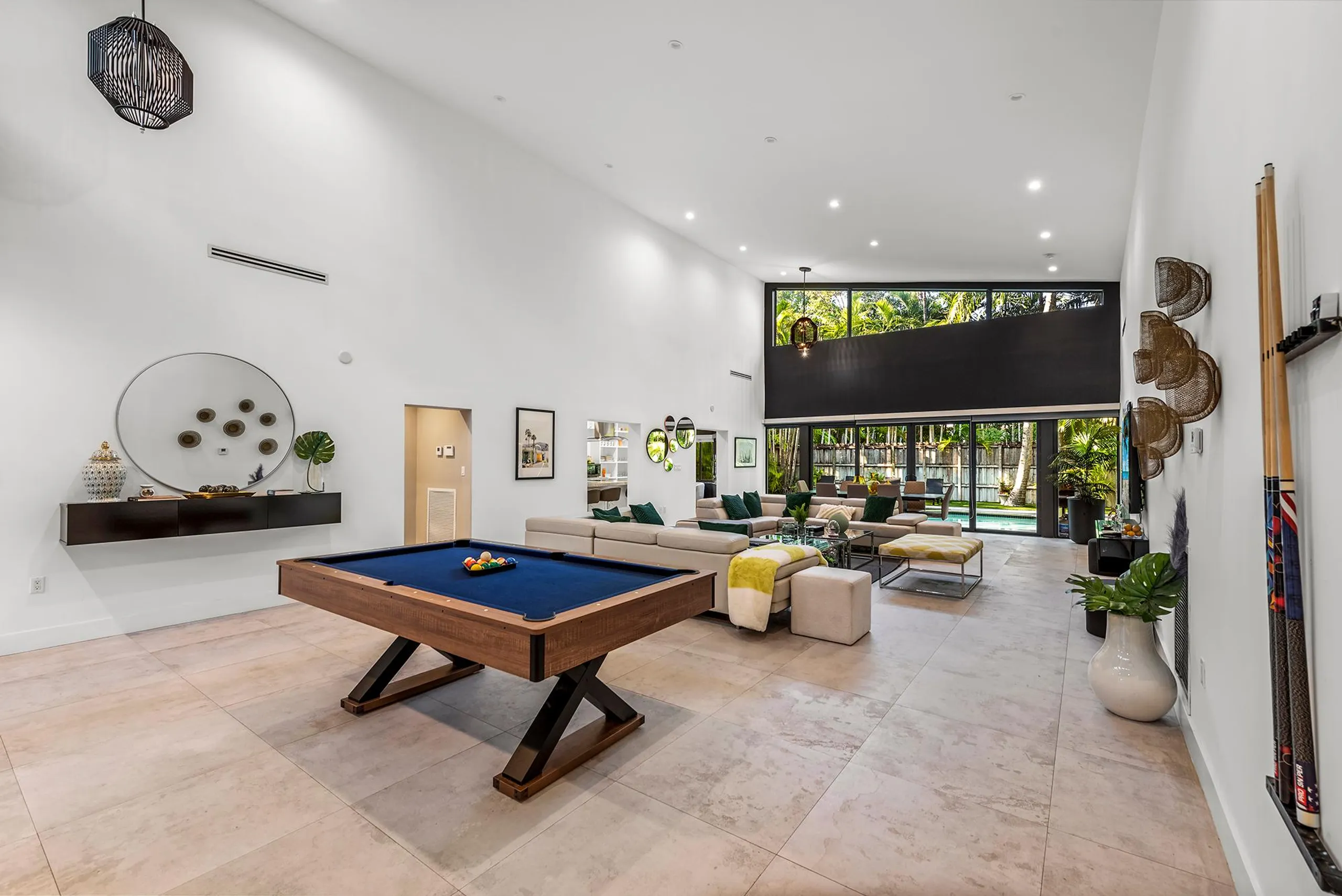 Coral Haven Modern Luxe Estate with Private Pool — photograph 7