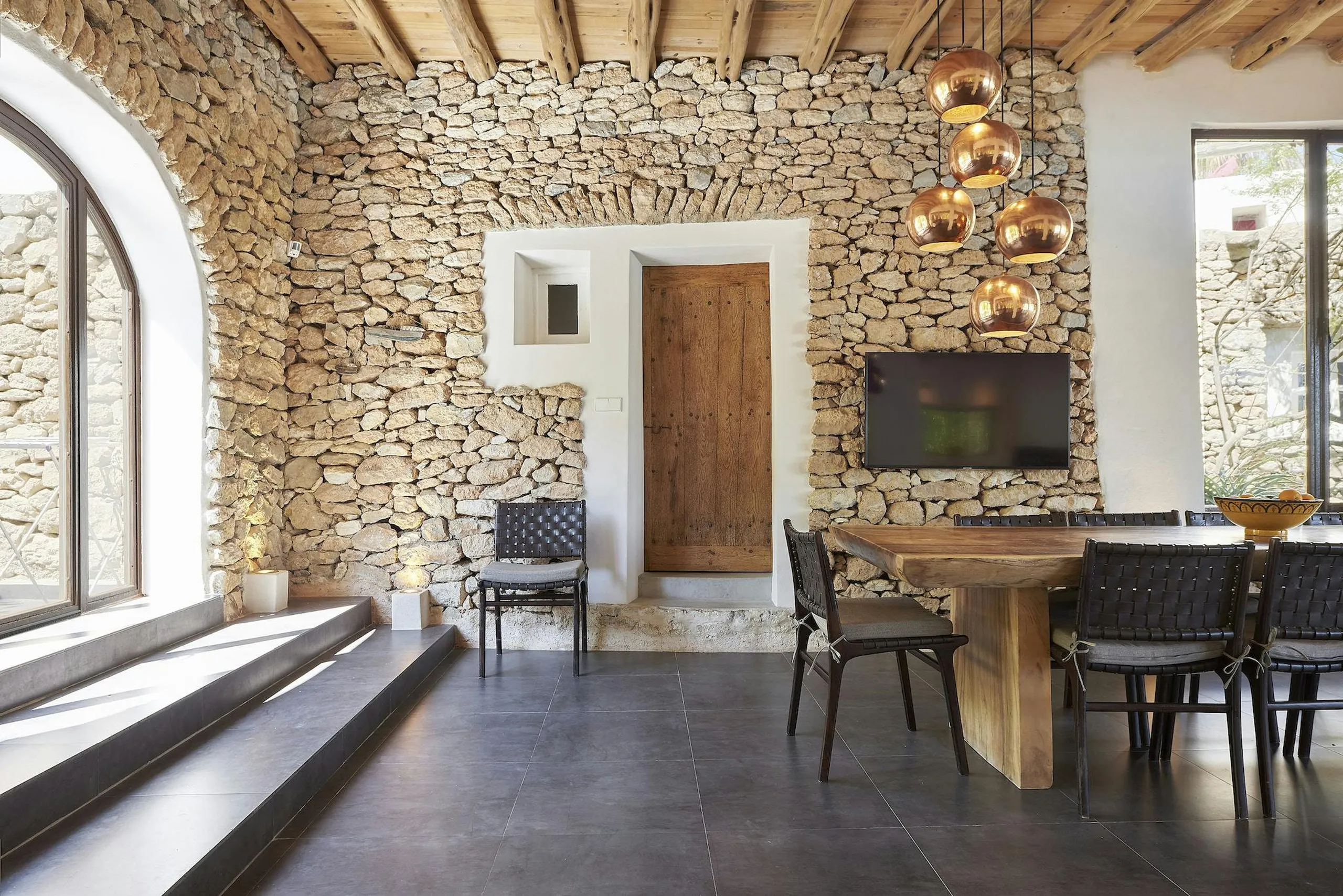 Rustic Spanish Villa in Ibiza with Private Pool and Backyard Entertainment — photograph 12
