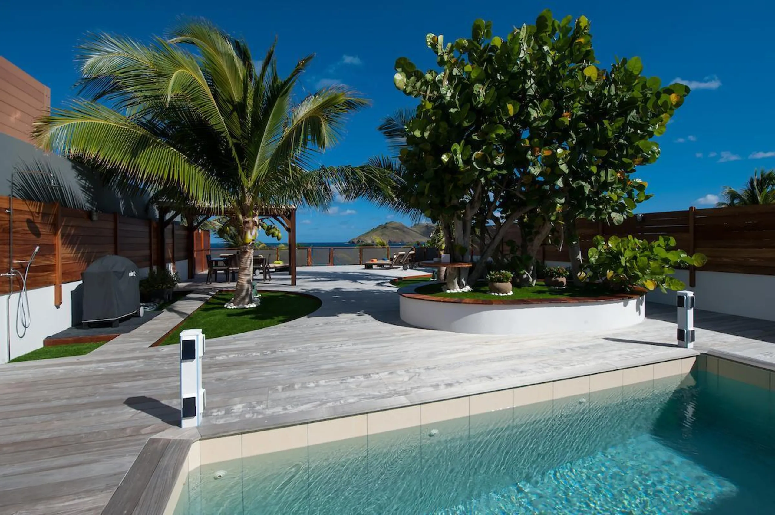 Charming Oceanview Estate with Private Pool and Walks to Beach — photograph 4