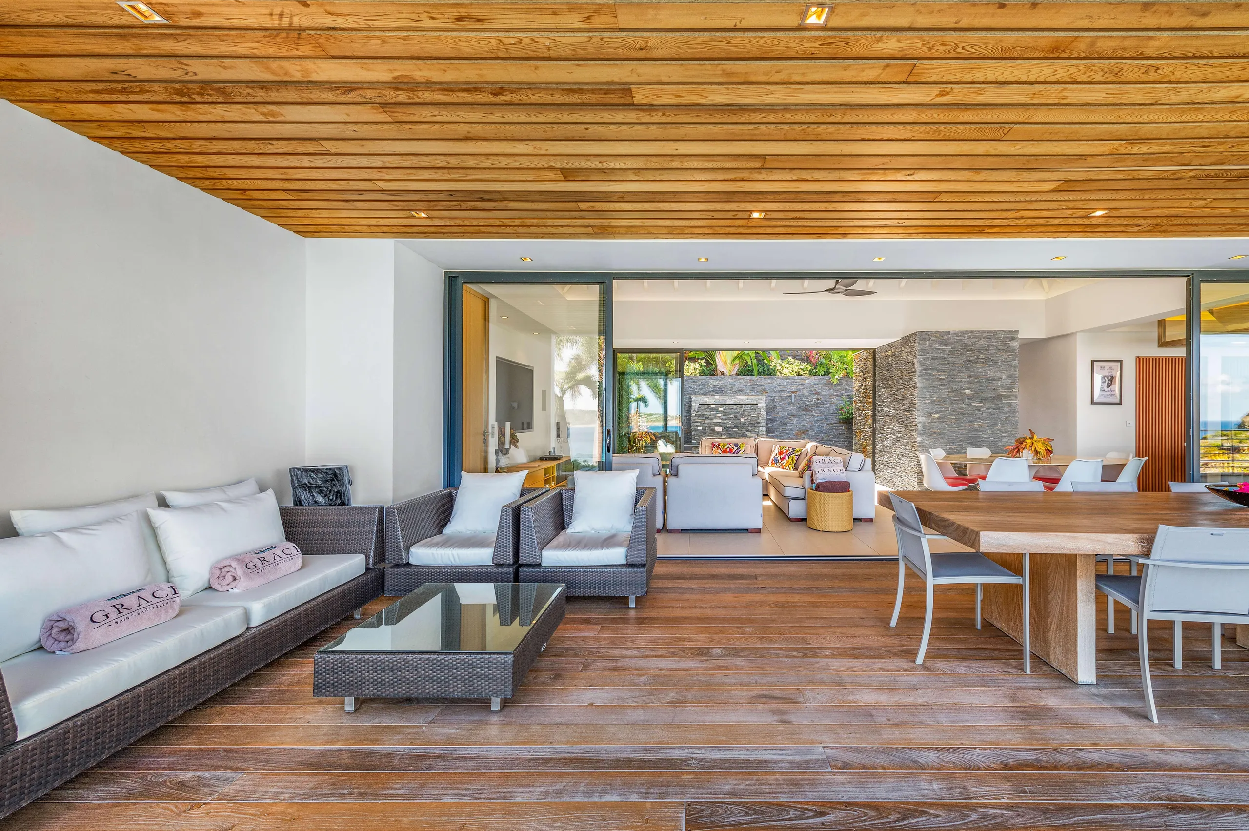Captivating Majestic Villa with Infinity Pool and Awe-Inspiring Ocean Views — photograph 7