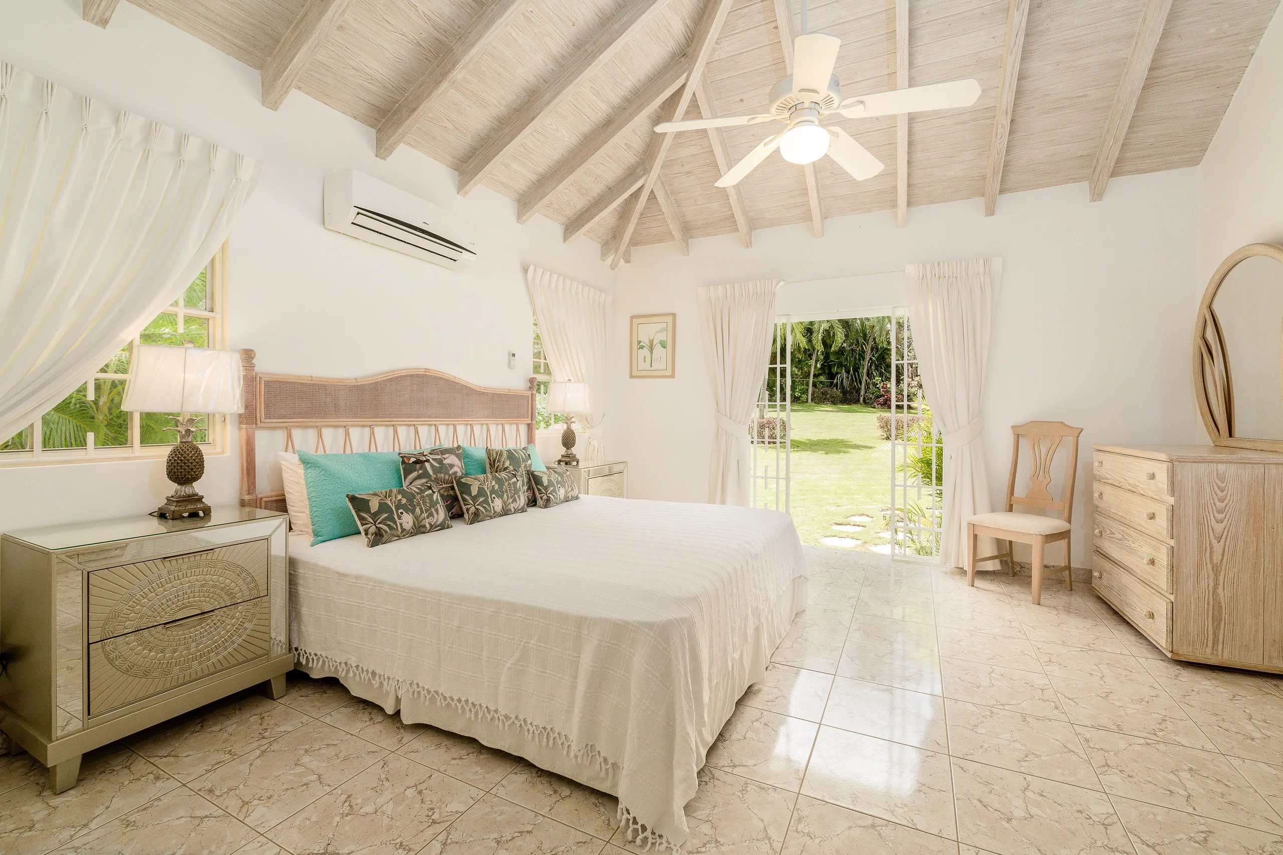 Classical Barbados Beach Villa with Private Pool and Beach Club Access — photograph 9