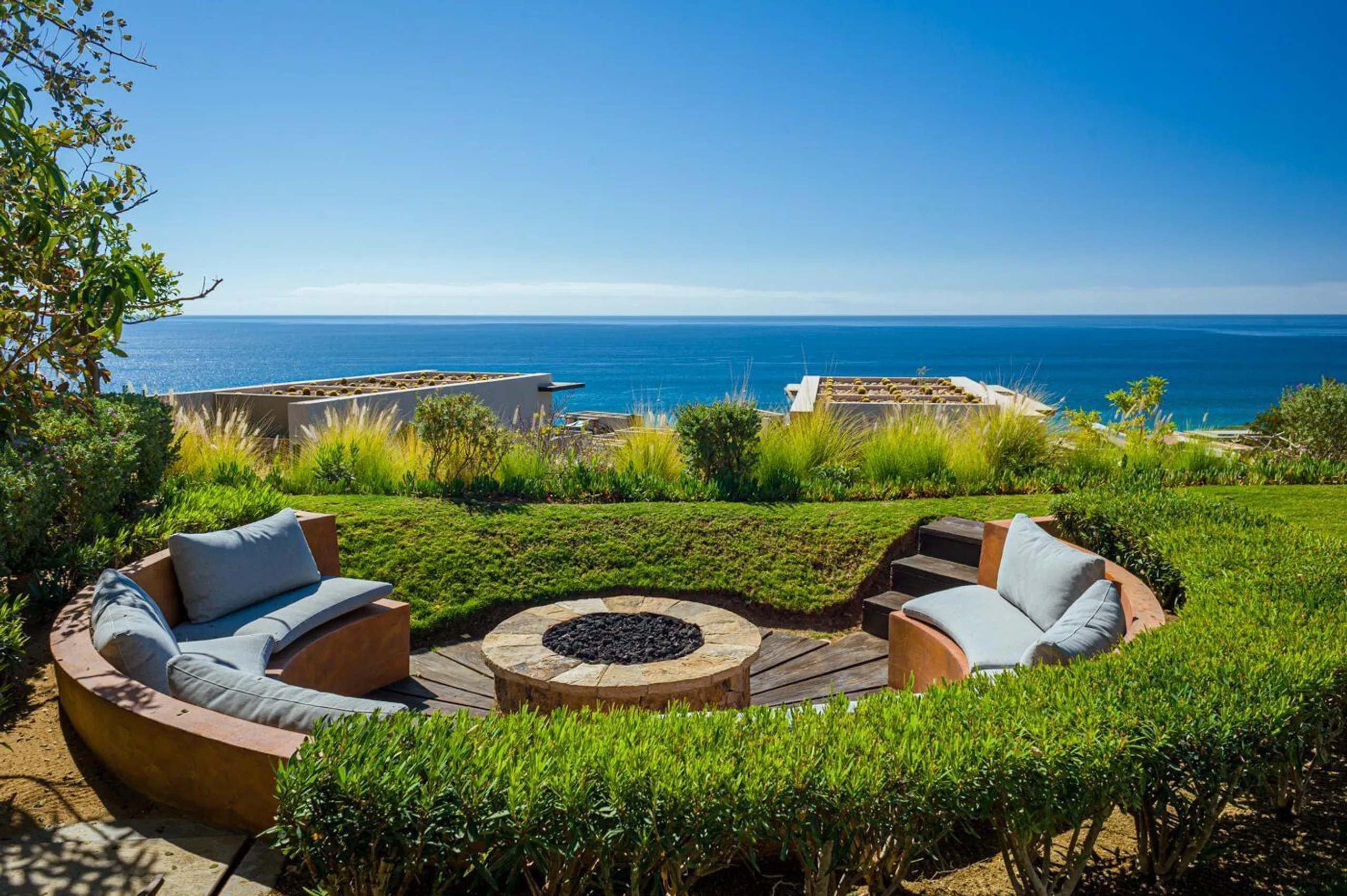 Richly Adorned Puerto Los Cabos Architectural Estate with Zero Edge Pool and Spectacular Views — photograph 9