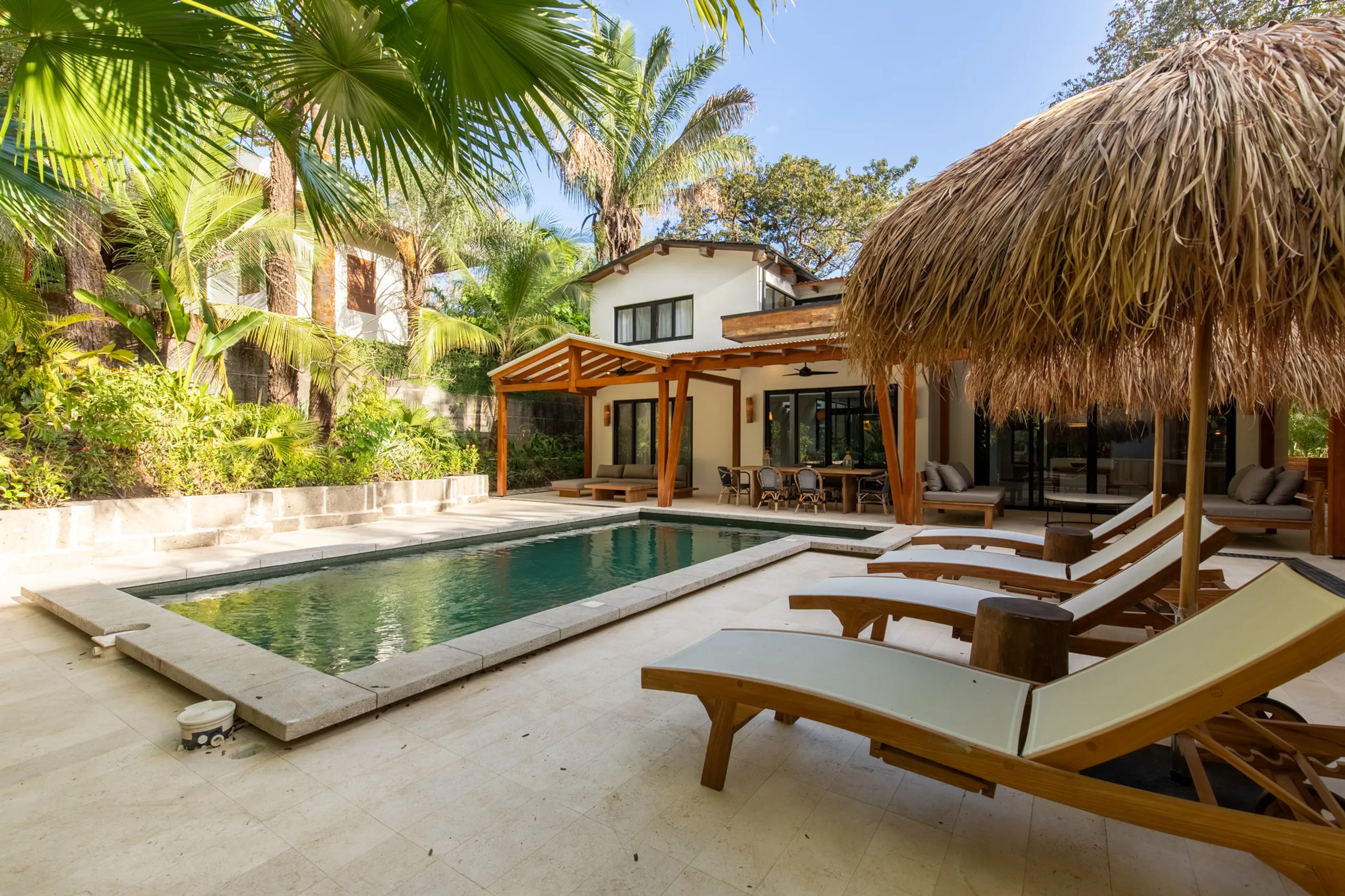 Modern Bali-Inspired Villa with Private Pool & Lush Privacy — photograph 2