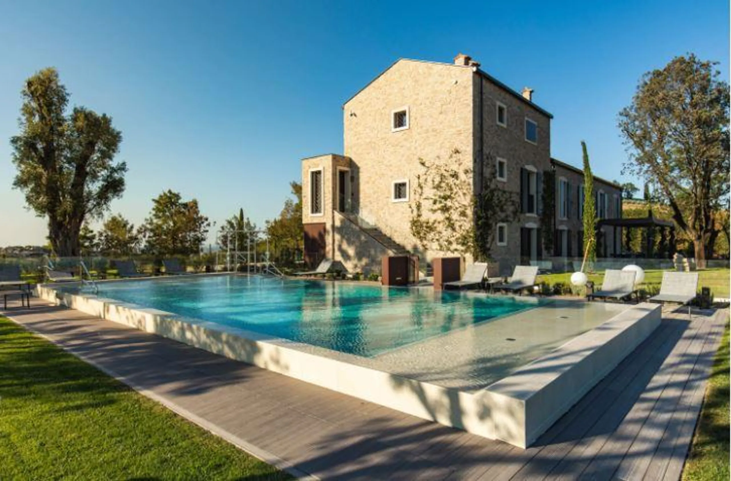 Classic Italian Luxury Estate with Private Pool and Stunning Gully Views, Bologna