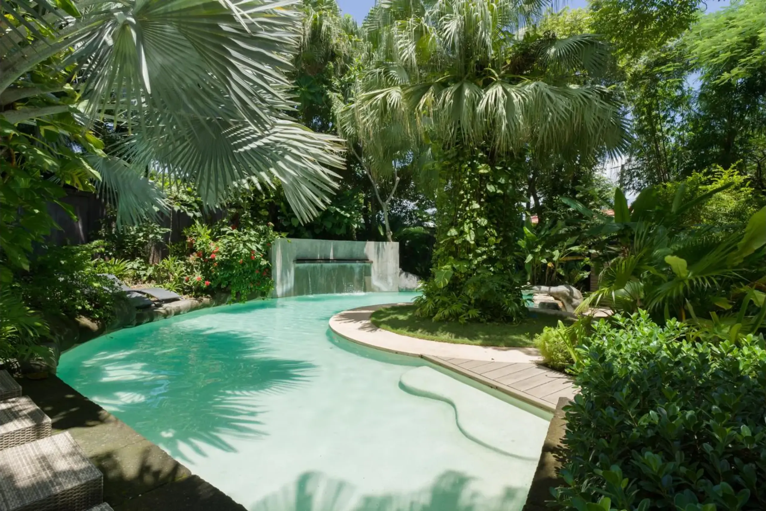 Bold Designer Villa in Tamarindo with Private Pool and Gardens — photograph 4