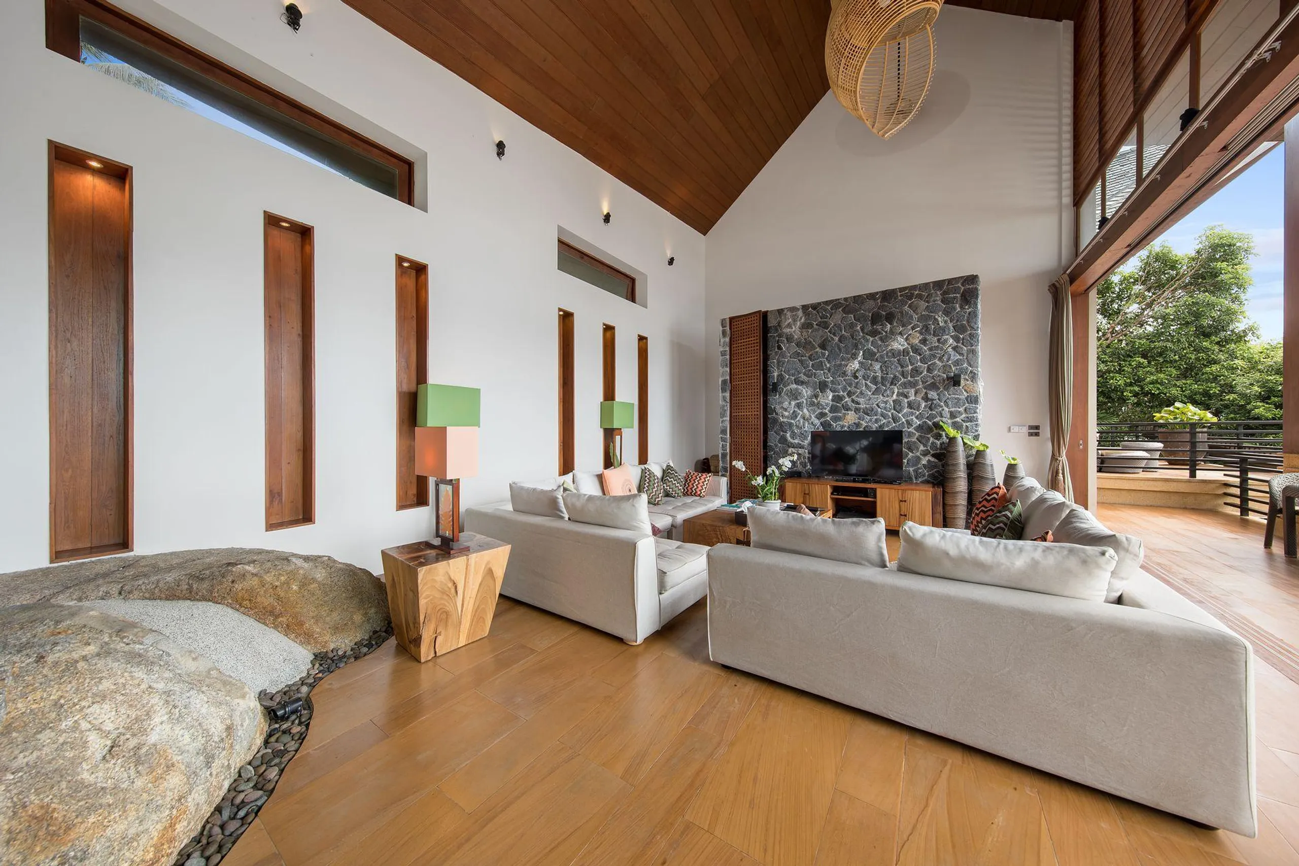 Imposing Modern Tropical Home with Private Pool and Stunning Sea Views — photograph 11