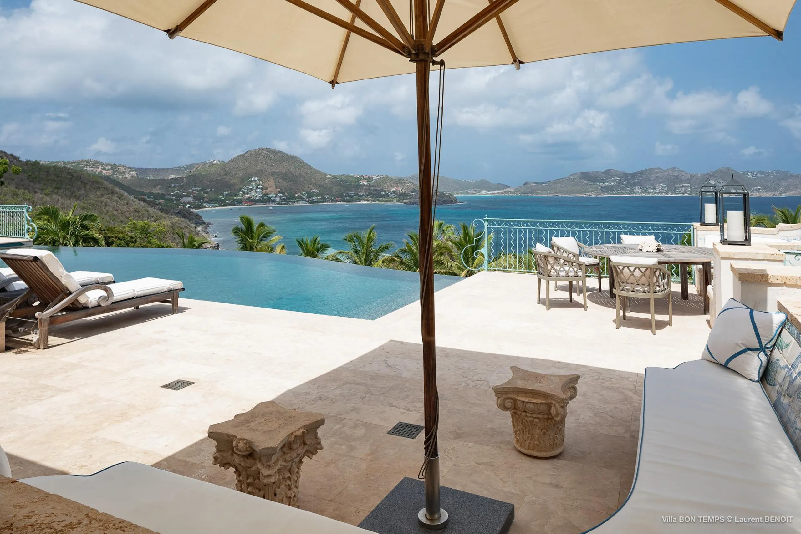 Superb Seaview Villa with Infinity Pool and Palatial Patio — photograph 3