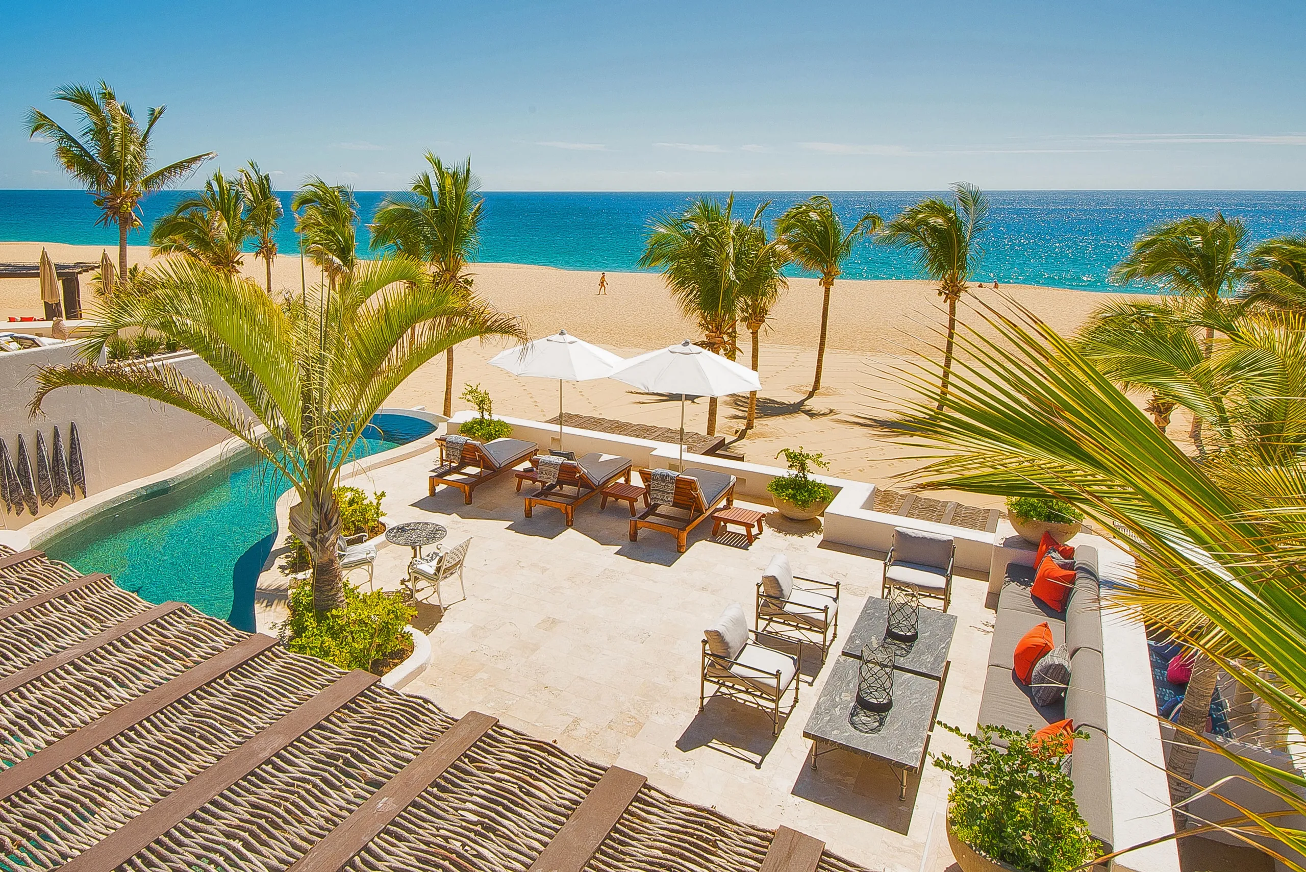 Incredible Pedregal Beachfront Estate with Infinity Pool and Ocean Views — photograph 3