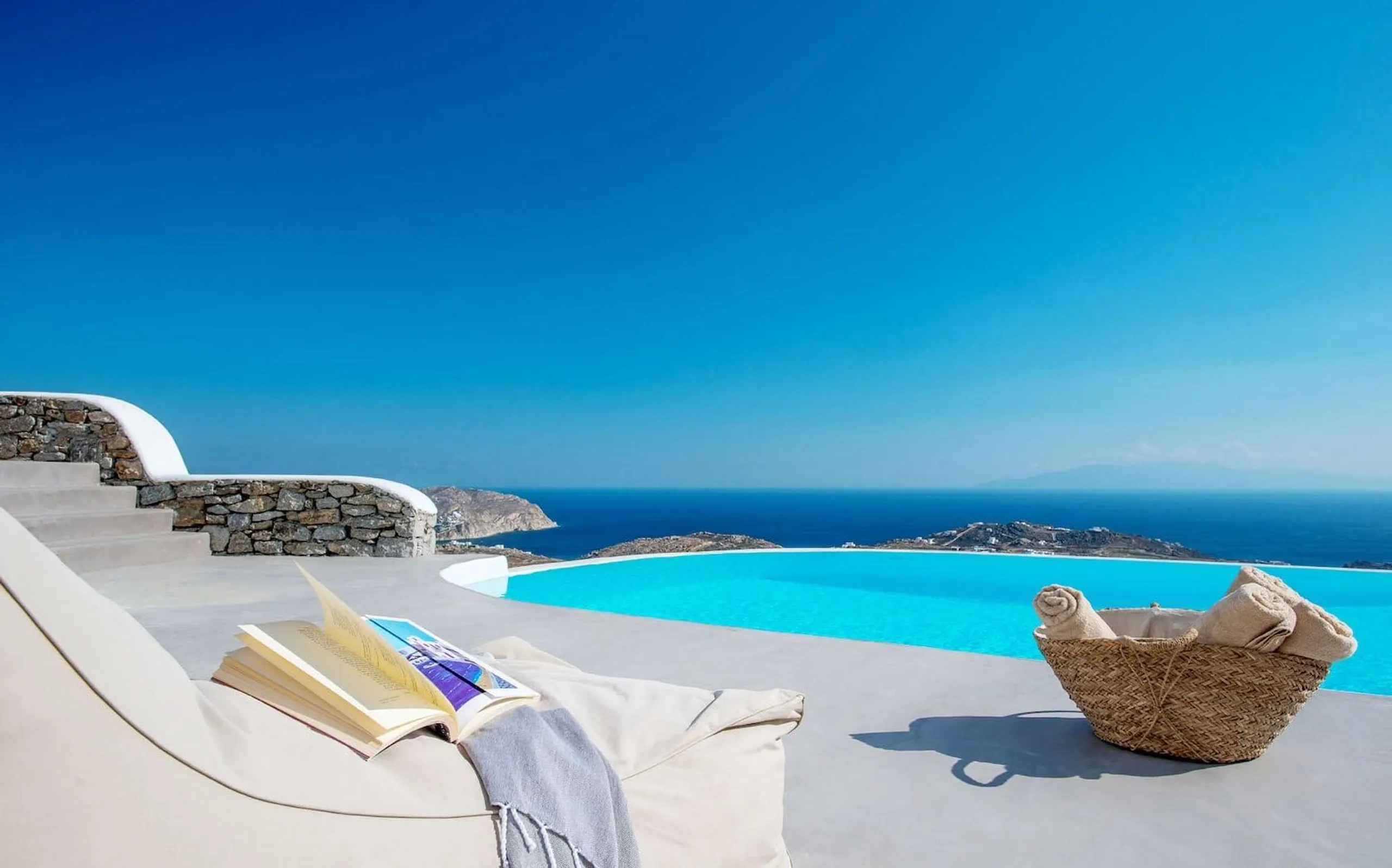 Sophisticated Mykonos Estate with Blue Water Pool — photograph 3