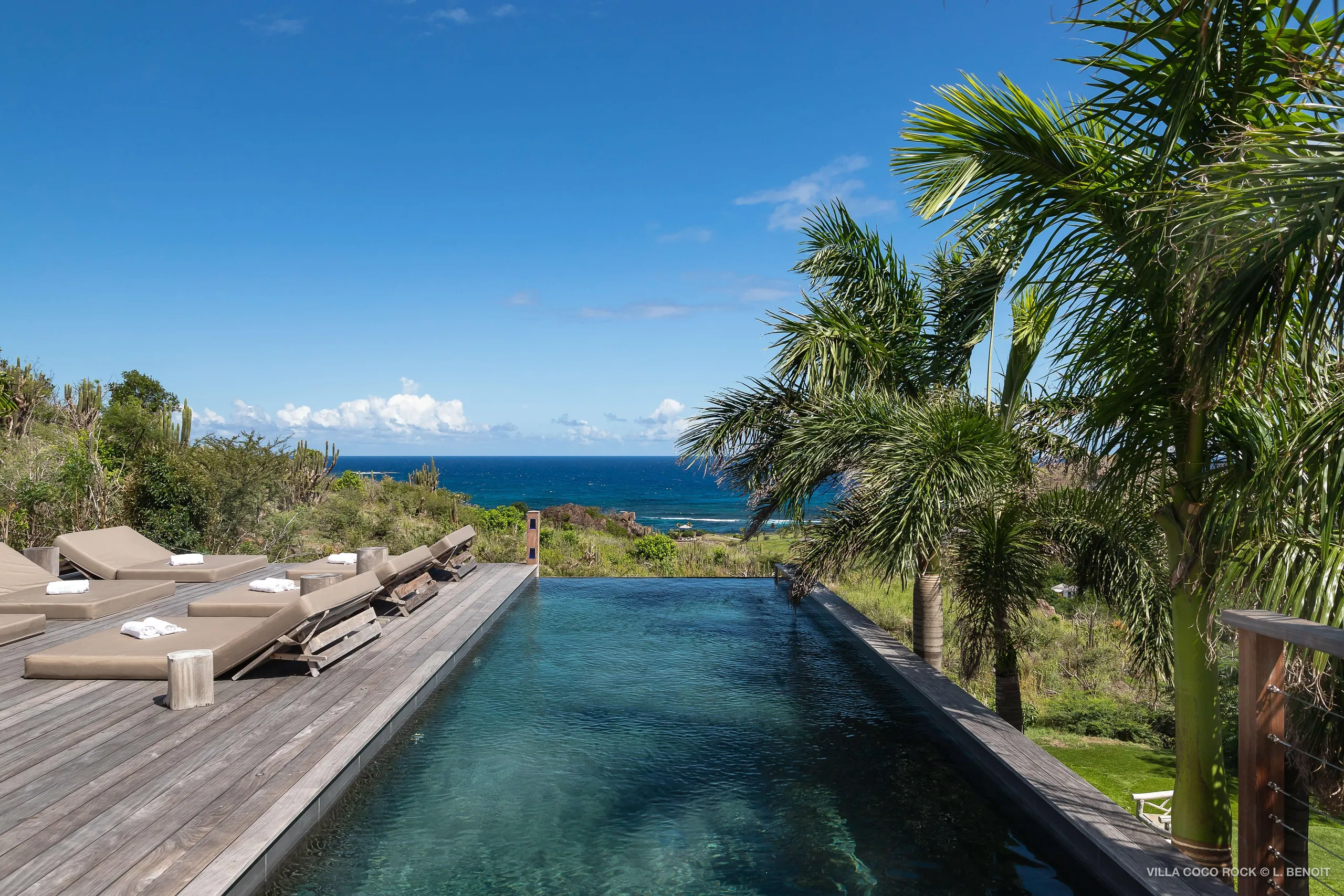 Palatial Oceanside Estate with Infinity Pool and Walks to Beach, Petit Cul de Sac