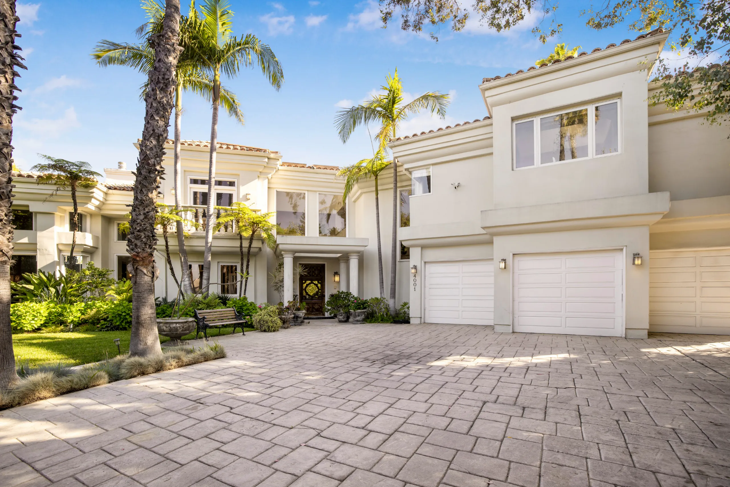Tarzana Hillside Estate with Private Pool and 180° Valley Views — photograph 6