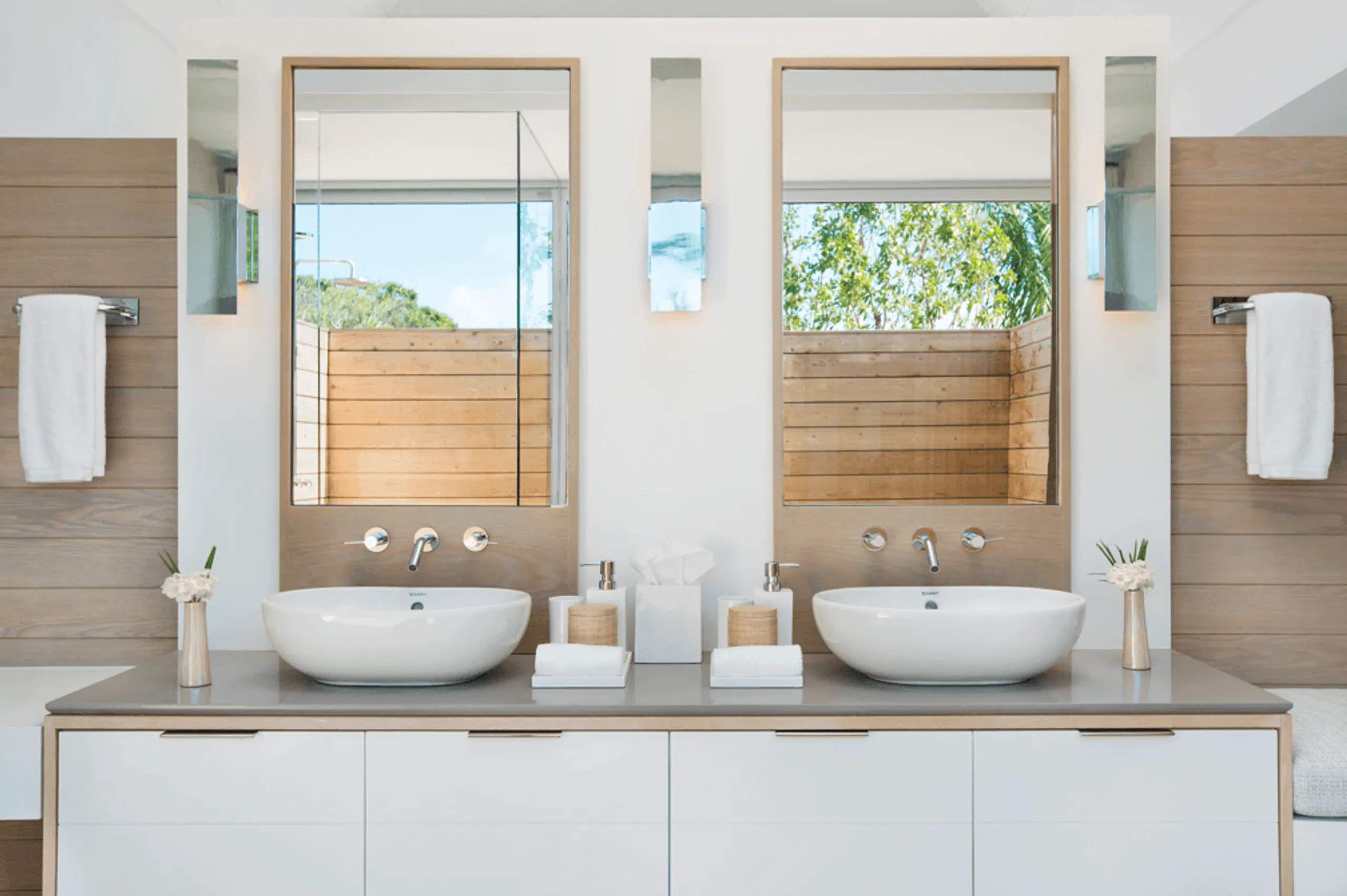 Unmatched Luxury with this Contemporary North Shore Beach Villa Rental — photograph 8