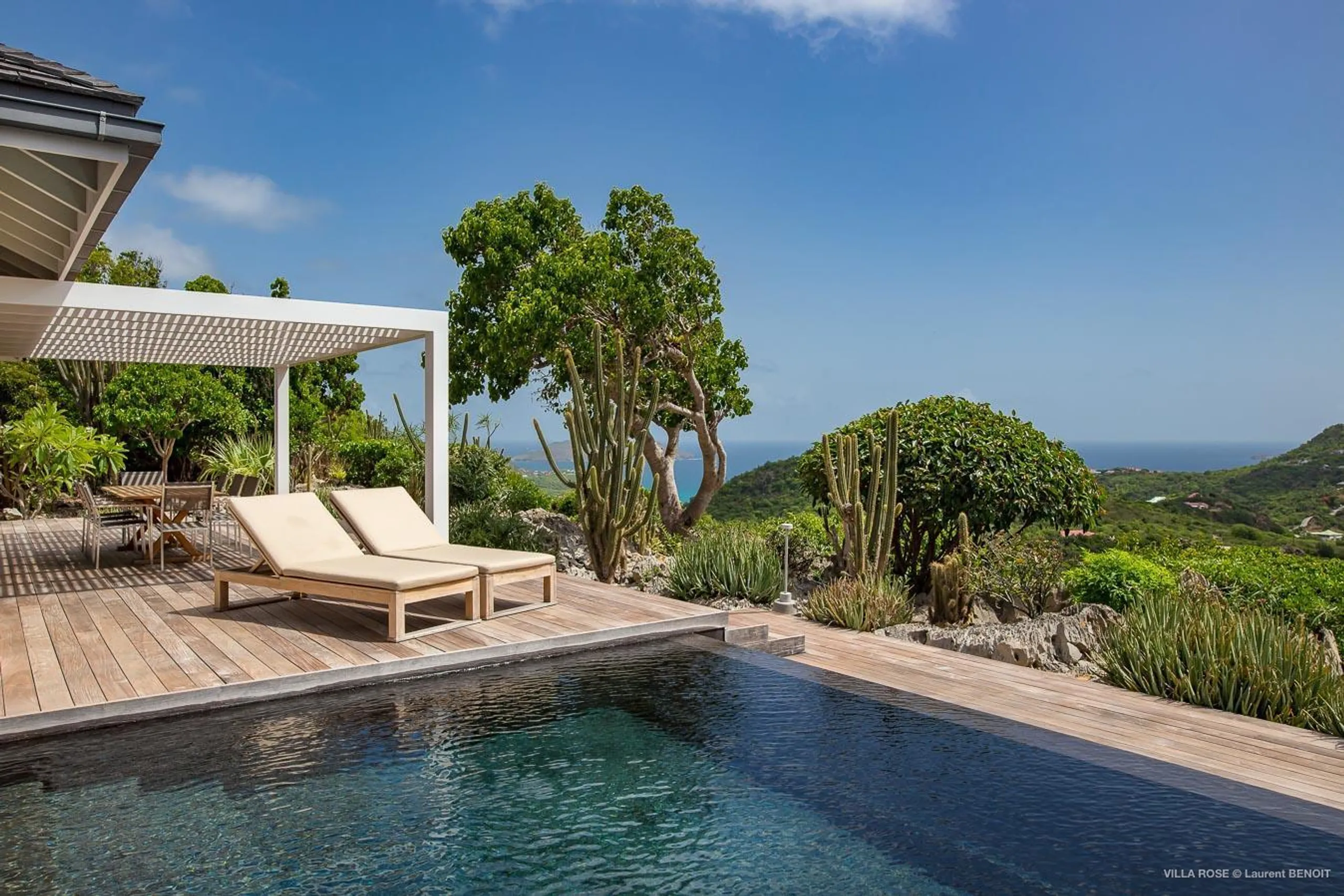 Majestic Tropical Villa with Private Pool and Ocean Views — photograph 4