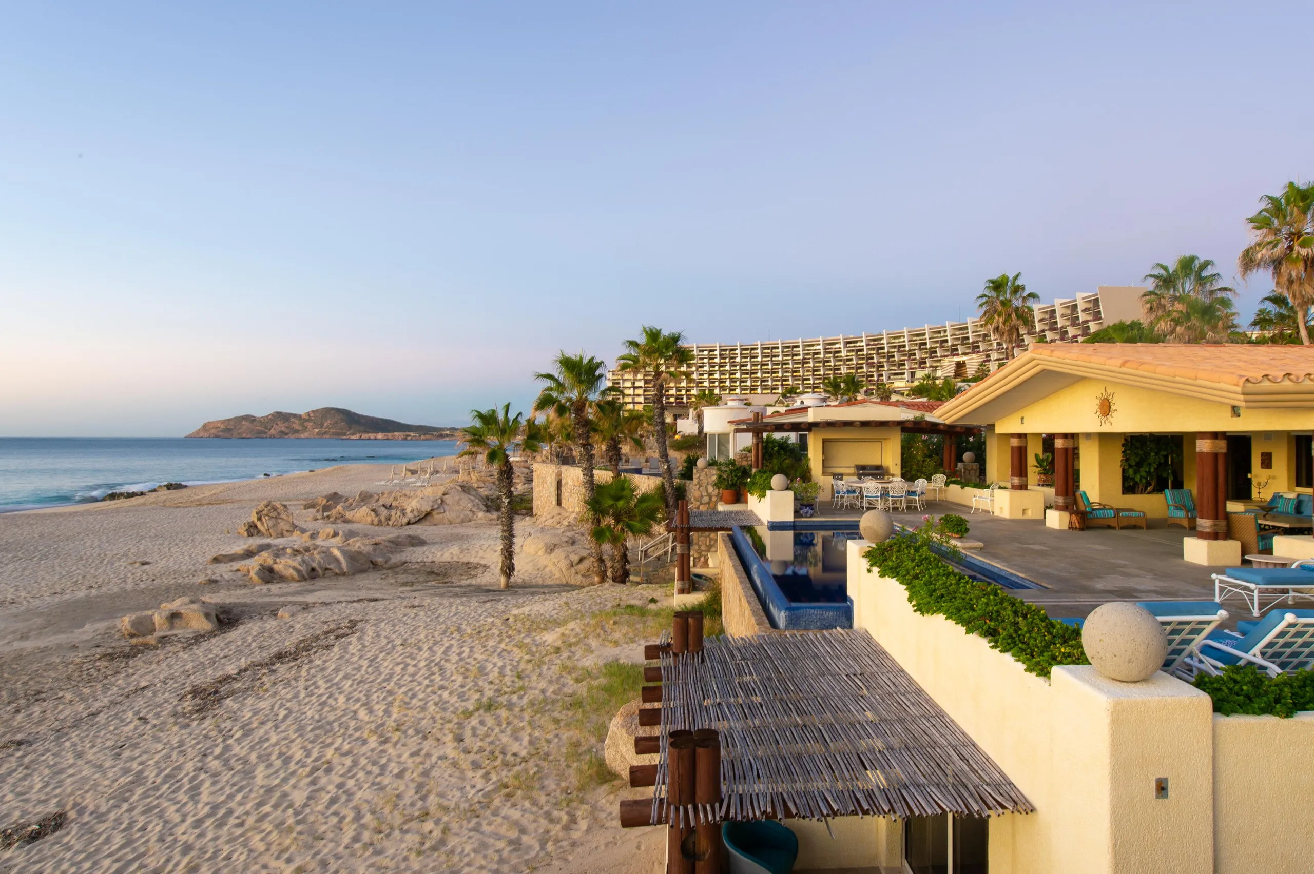 Costa Brava Resort Beachfront Luxury Villa with Infinity Pool and Ocean Views — photograph 9