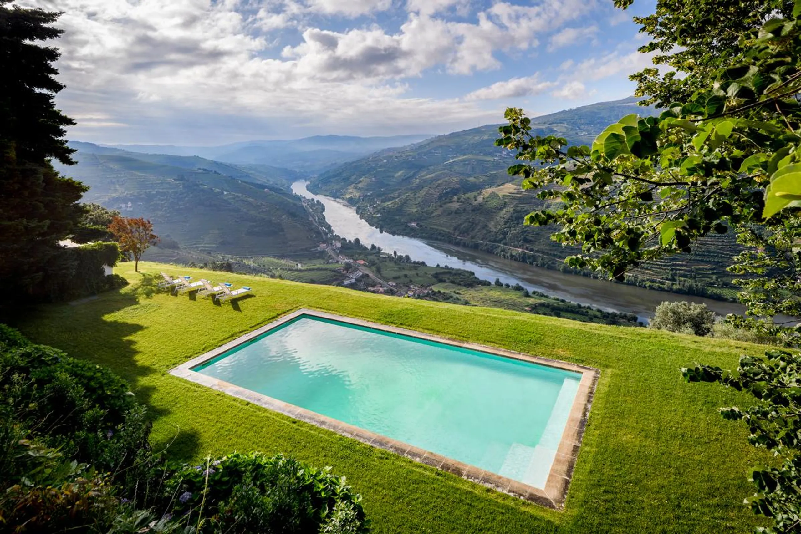 Majestic 17th-Century Villa with Private Pool Overlooking the Douro River and Vineyards — photograph 2