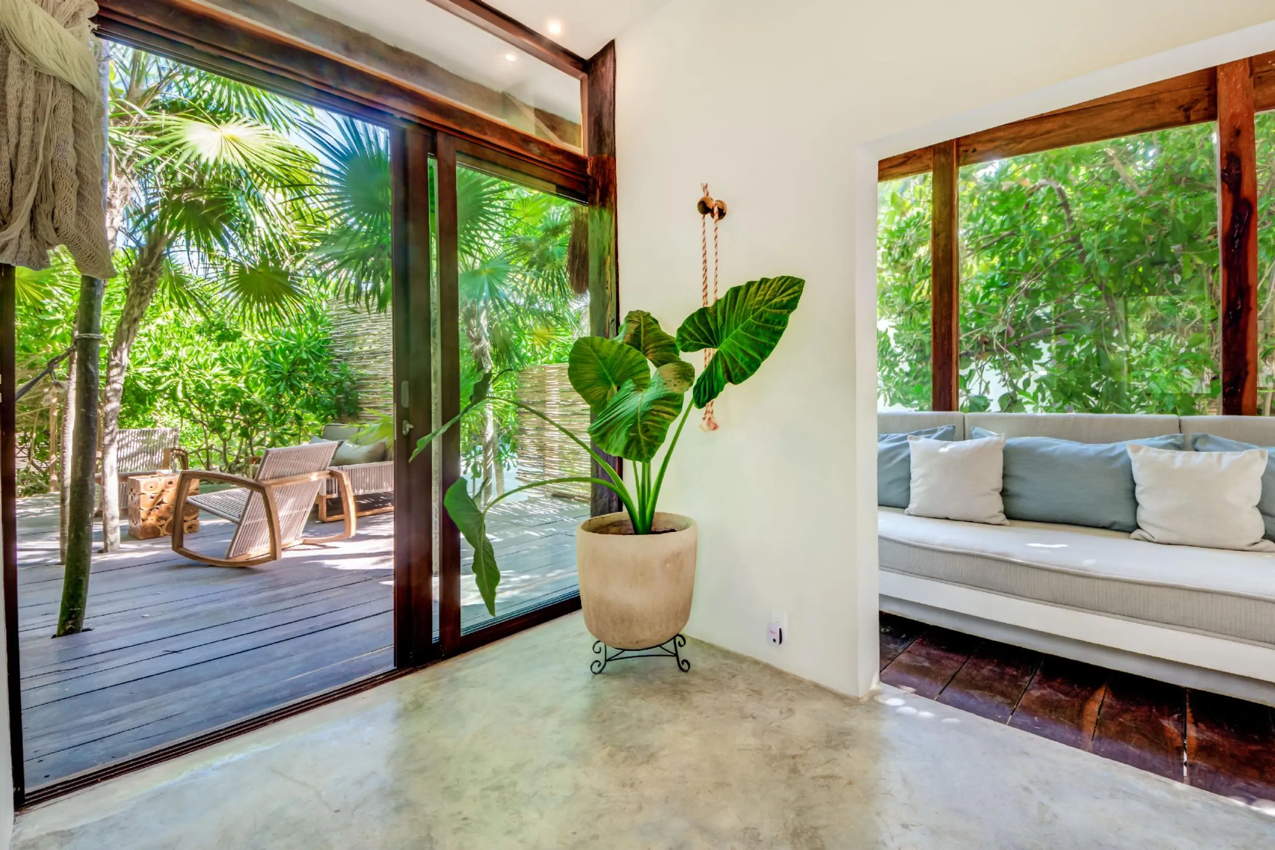 Tropical Luxury Tulum Villa Just Steps to the Beach — photograph 12