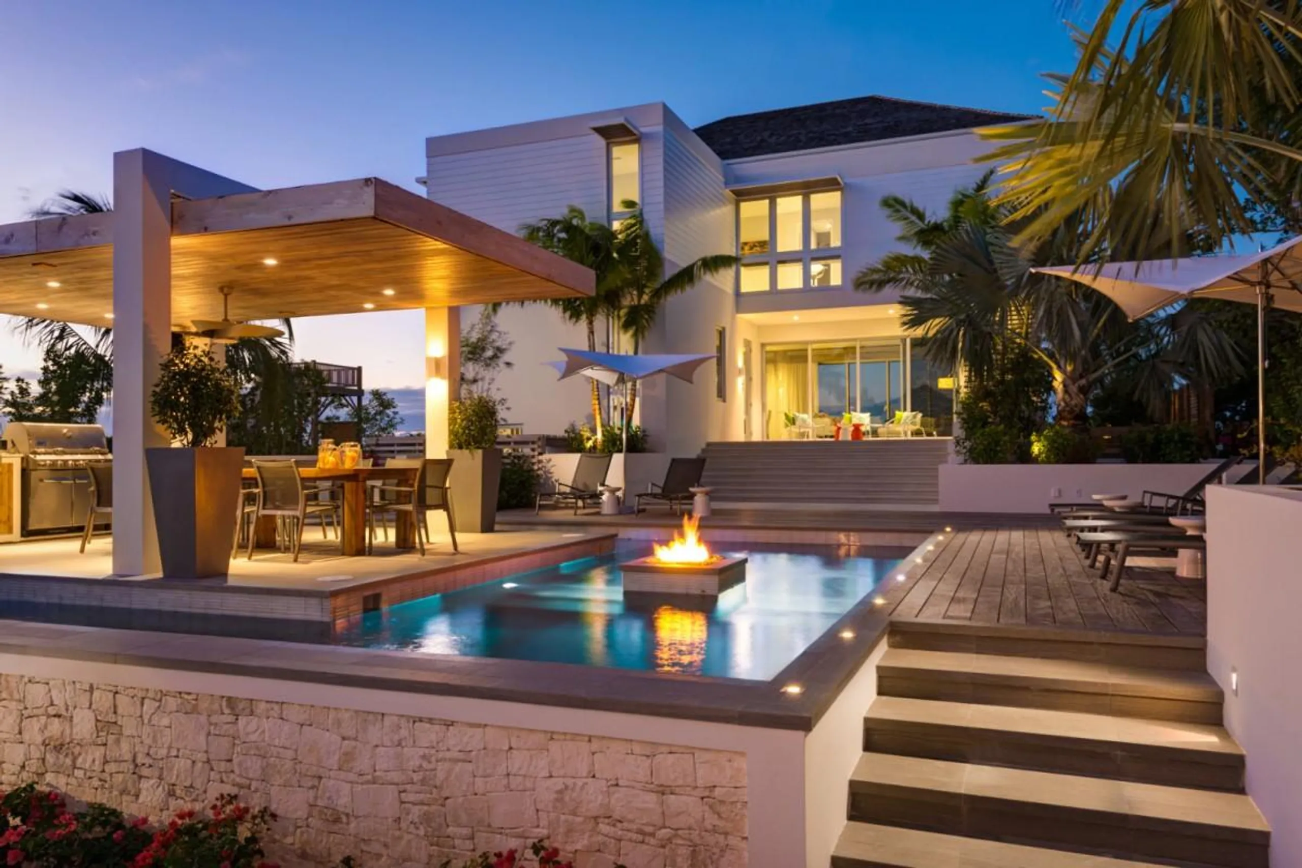 Contemporary Modern Beachfront Villa with Private Pool in Turks & Caicos — photograph 4