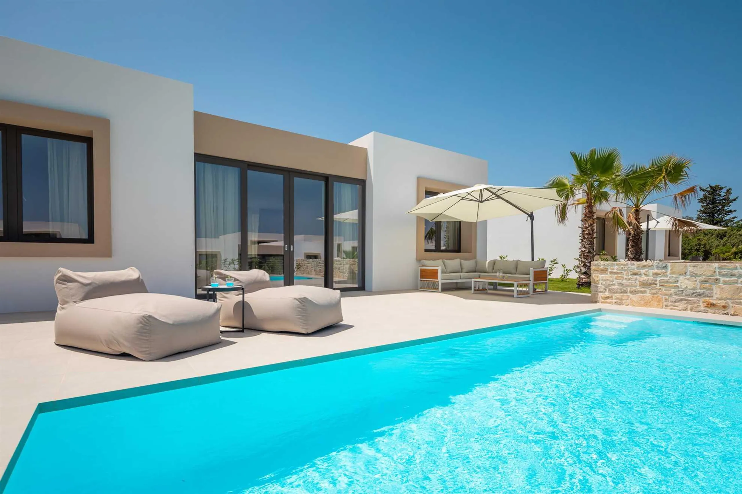 High-end Villa with Pool and Endless Sea View on the Horizon — photograph 3