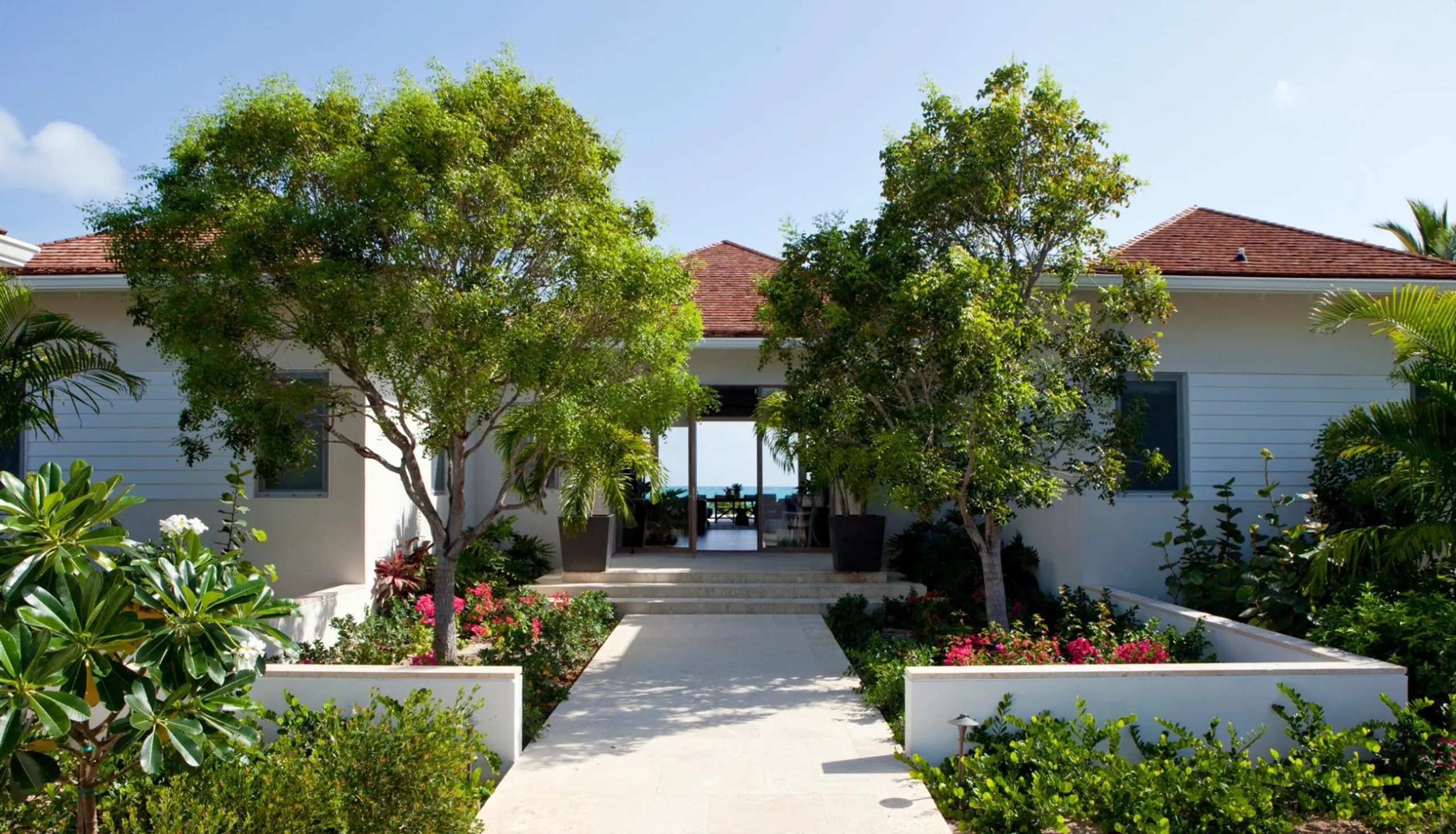 Boho Chic Luxury Villa with Private Pool on Grace Bay — photograph 4