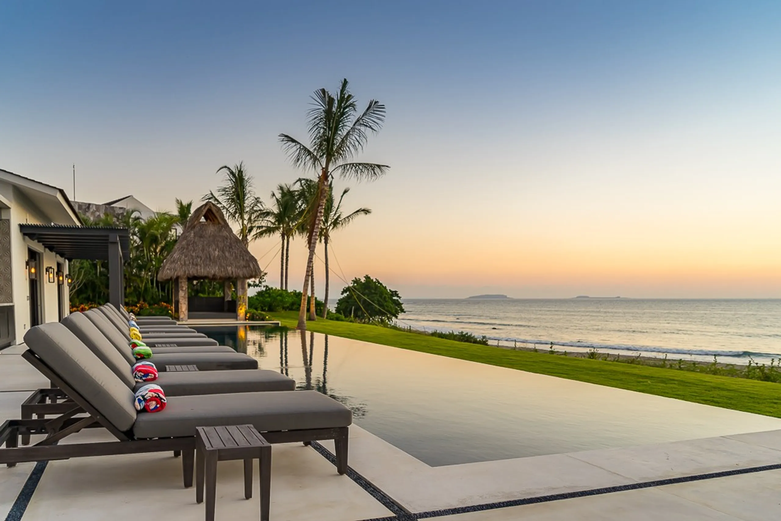 Ornate Punta Mita Villa with 72-Foot Infinity Pool, Playfield and Ocean Views — photograph 5