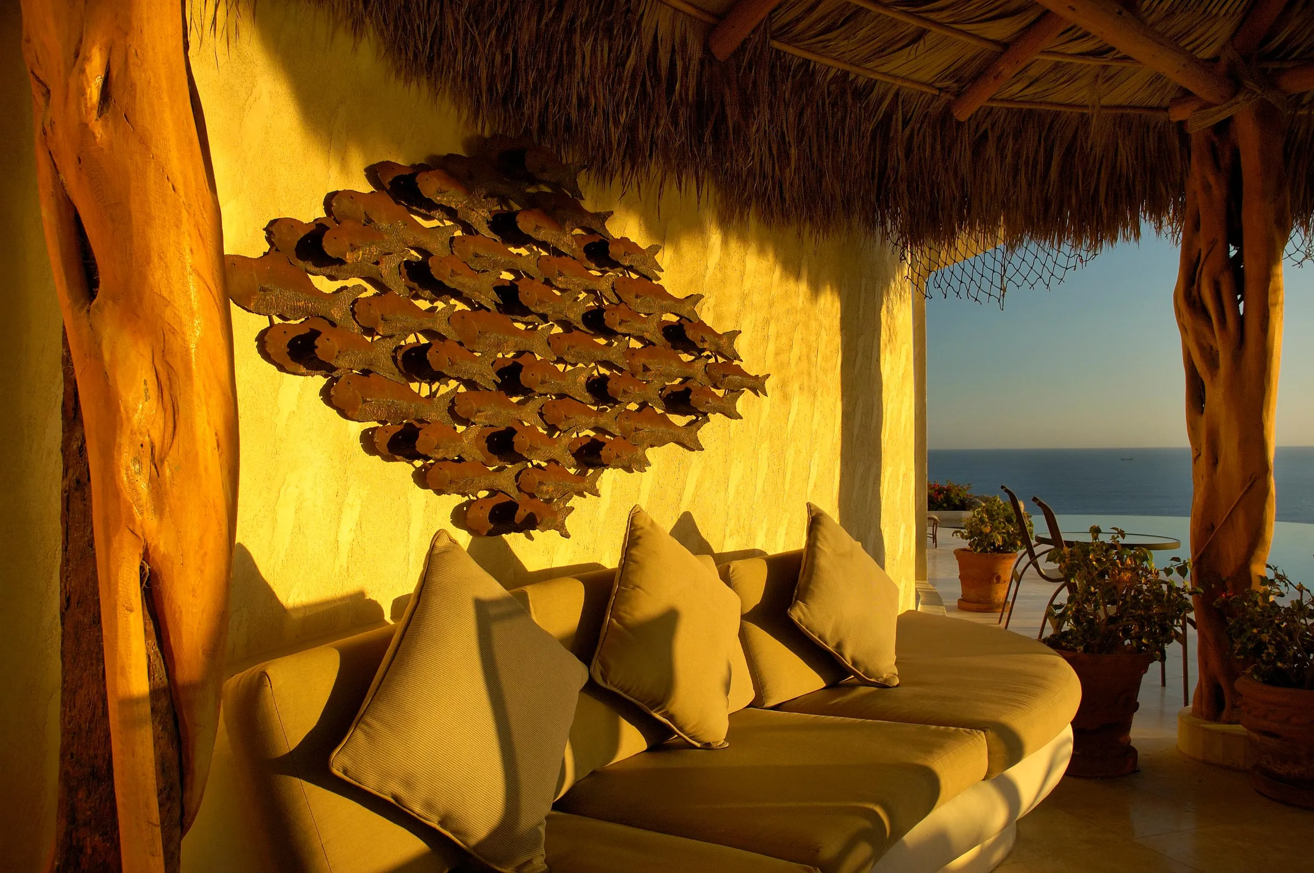 Classic Eight Bedroom Villa with Private Infinity Pool and Panoramic Pacific Views — photograph 7