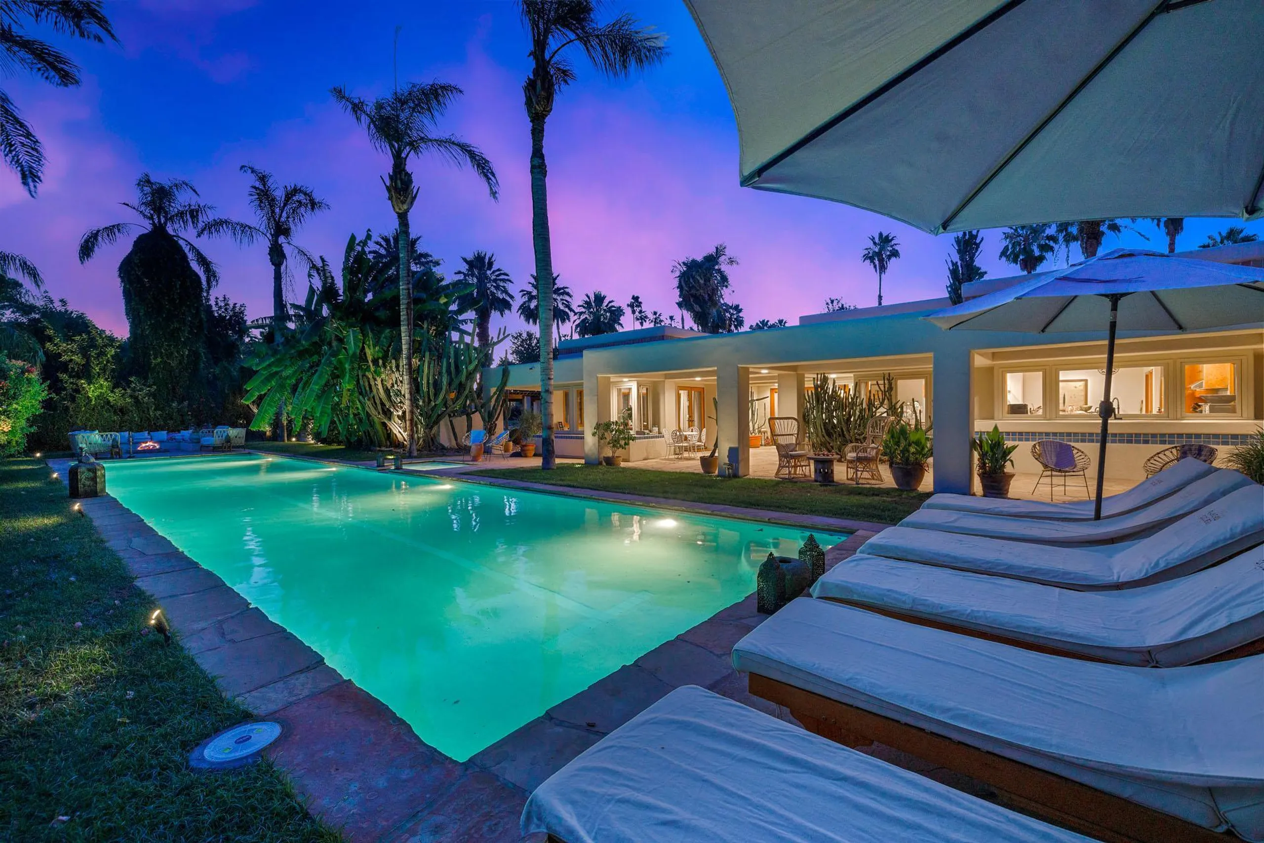 Perfection Estate with Private Pool, Tennis Court, and Golfing Green — photograph 12