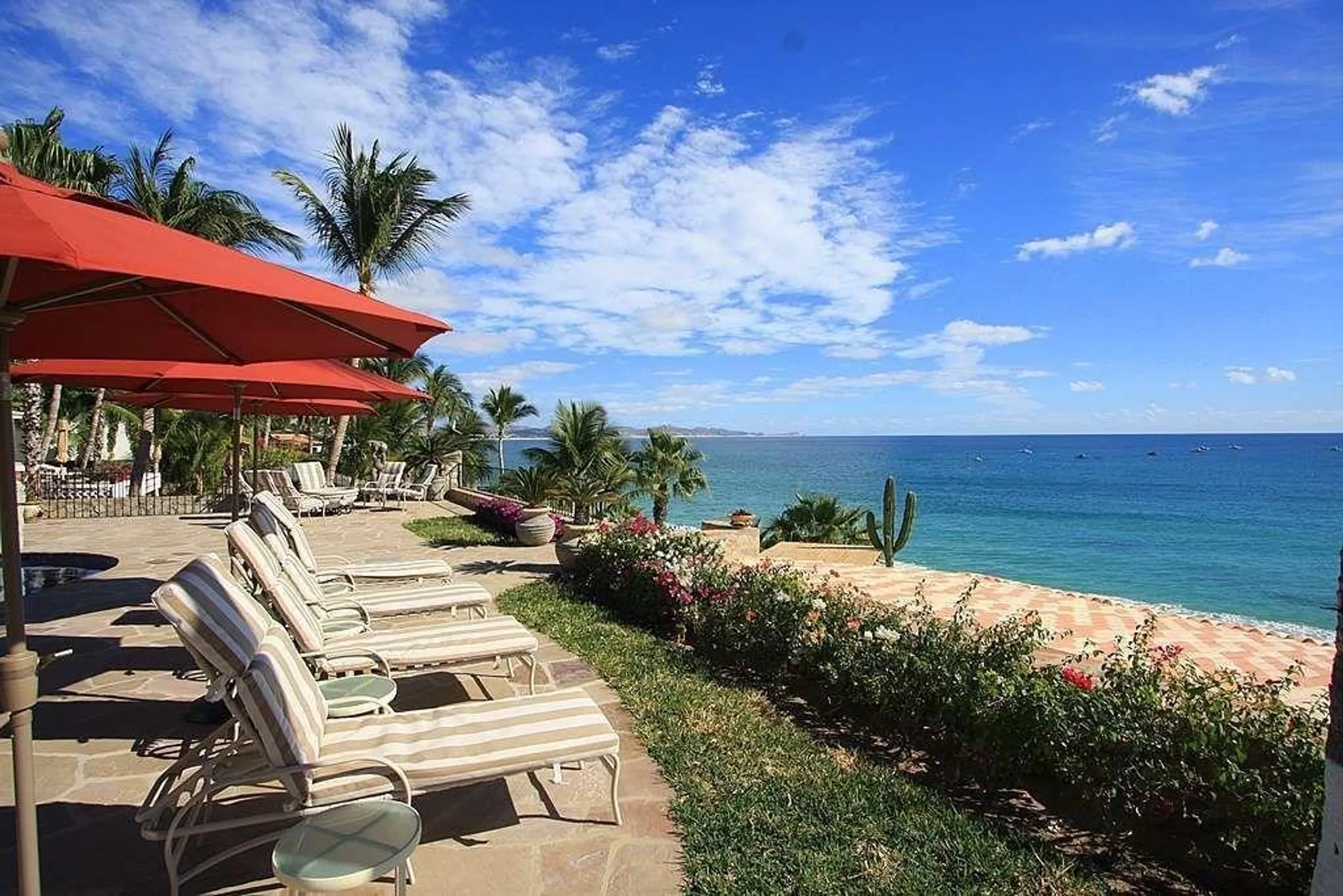 Classic Palmilla Beachfront Estate with Private Pool and Ocean Views — photograph 7