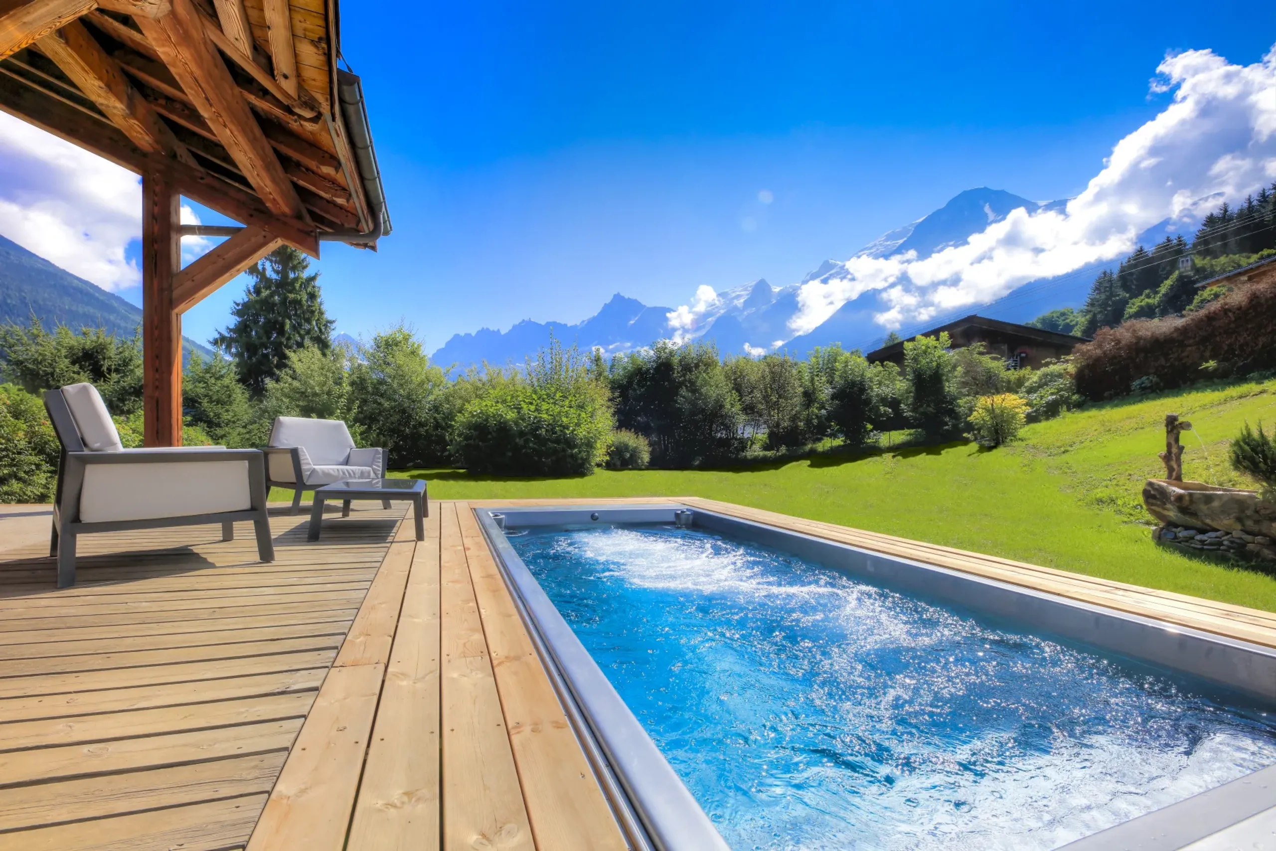 Ultimate Ski Chalet with Open-Plan Living, Sauna & Mountain Views — photograph 3
