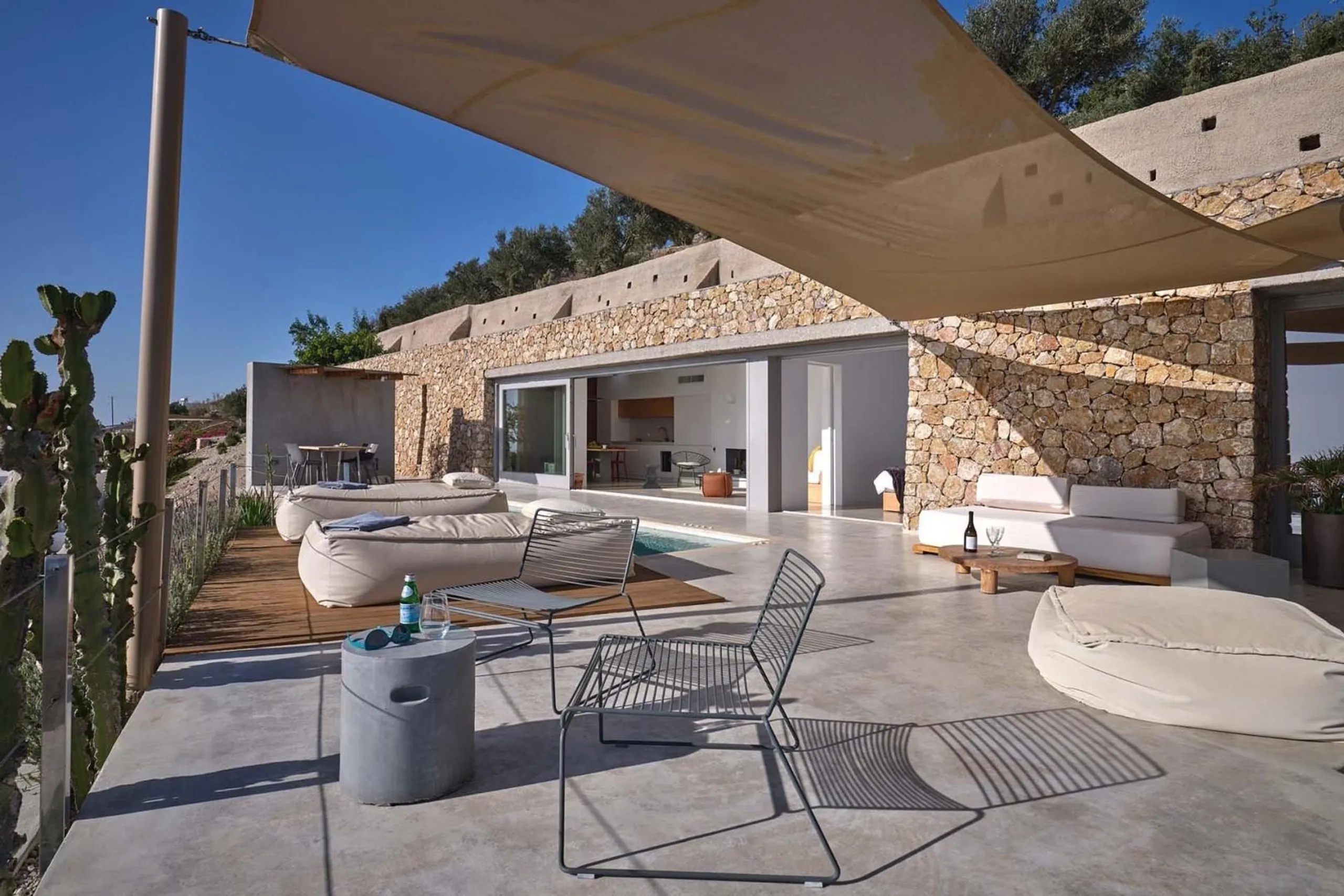 Sumptuous Sanctuary Villa with Private Infinity Heated Pool and View of The Peninsula of Akrotiri — photograph 11