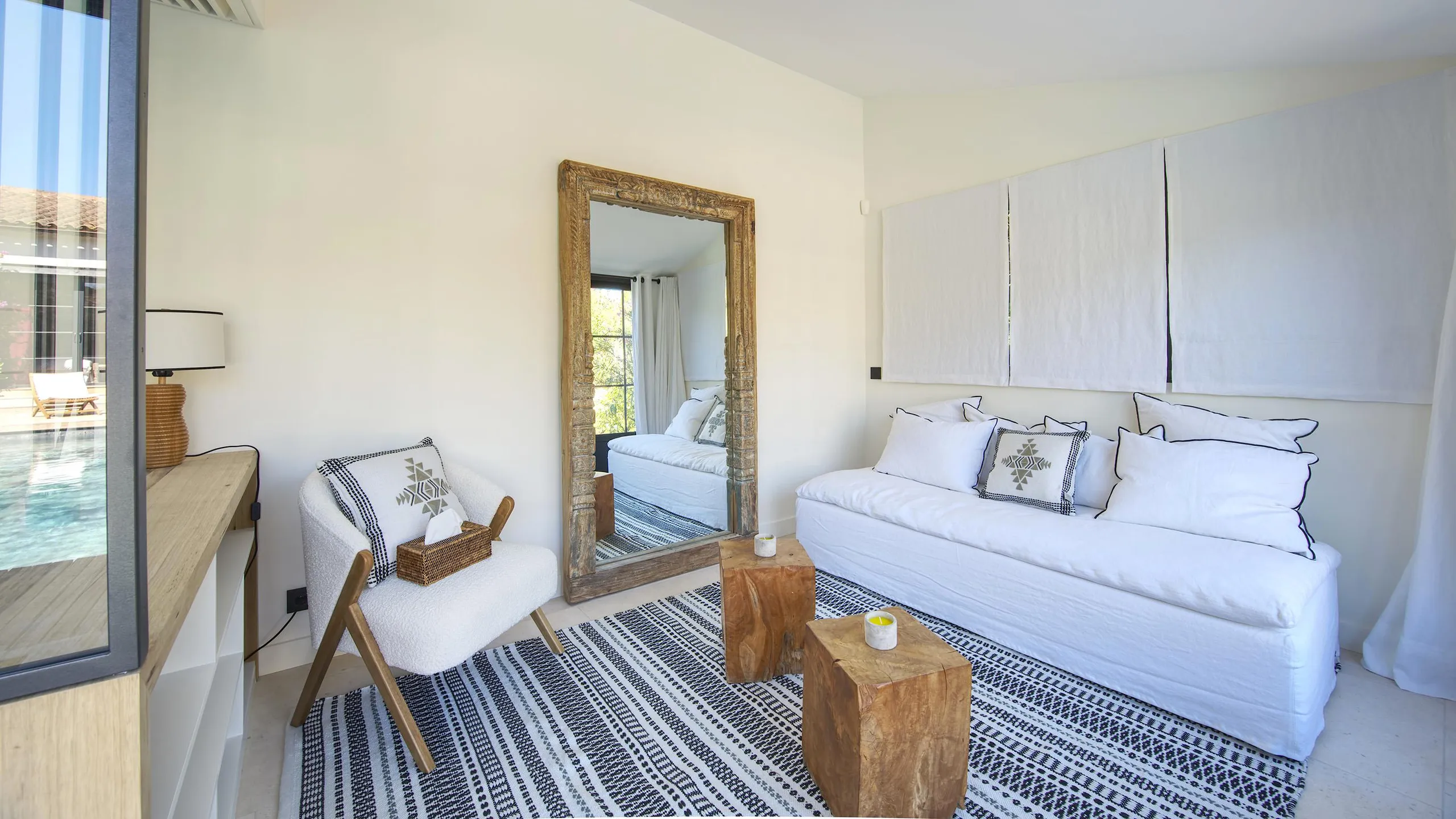 Blissful Retreat with Pool and Mountain Views — photograph 8
