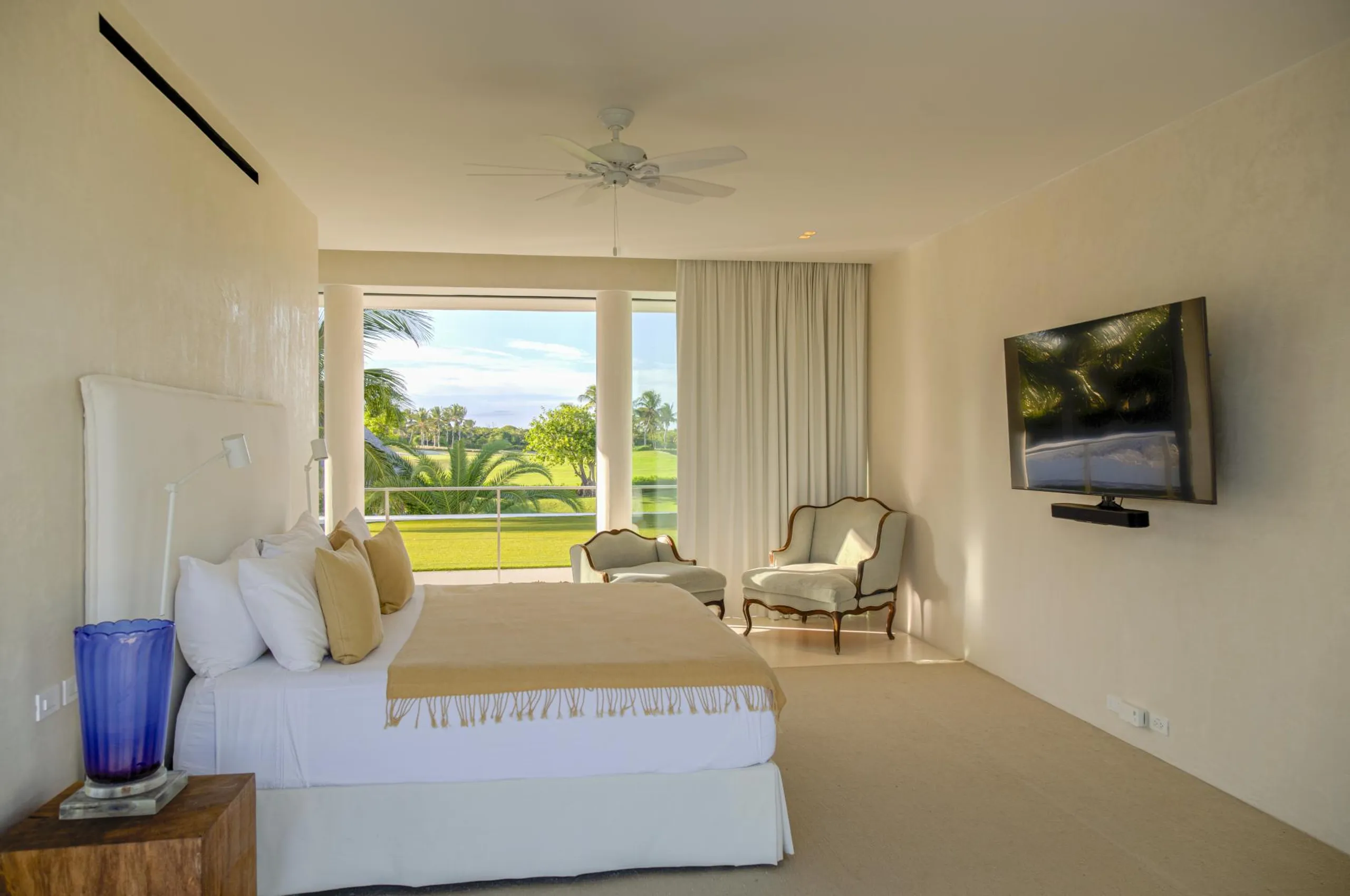 Exquisite Villa with Private Pool Overlooking the 10th Hole of Corales Golf Course — photograph 10
