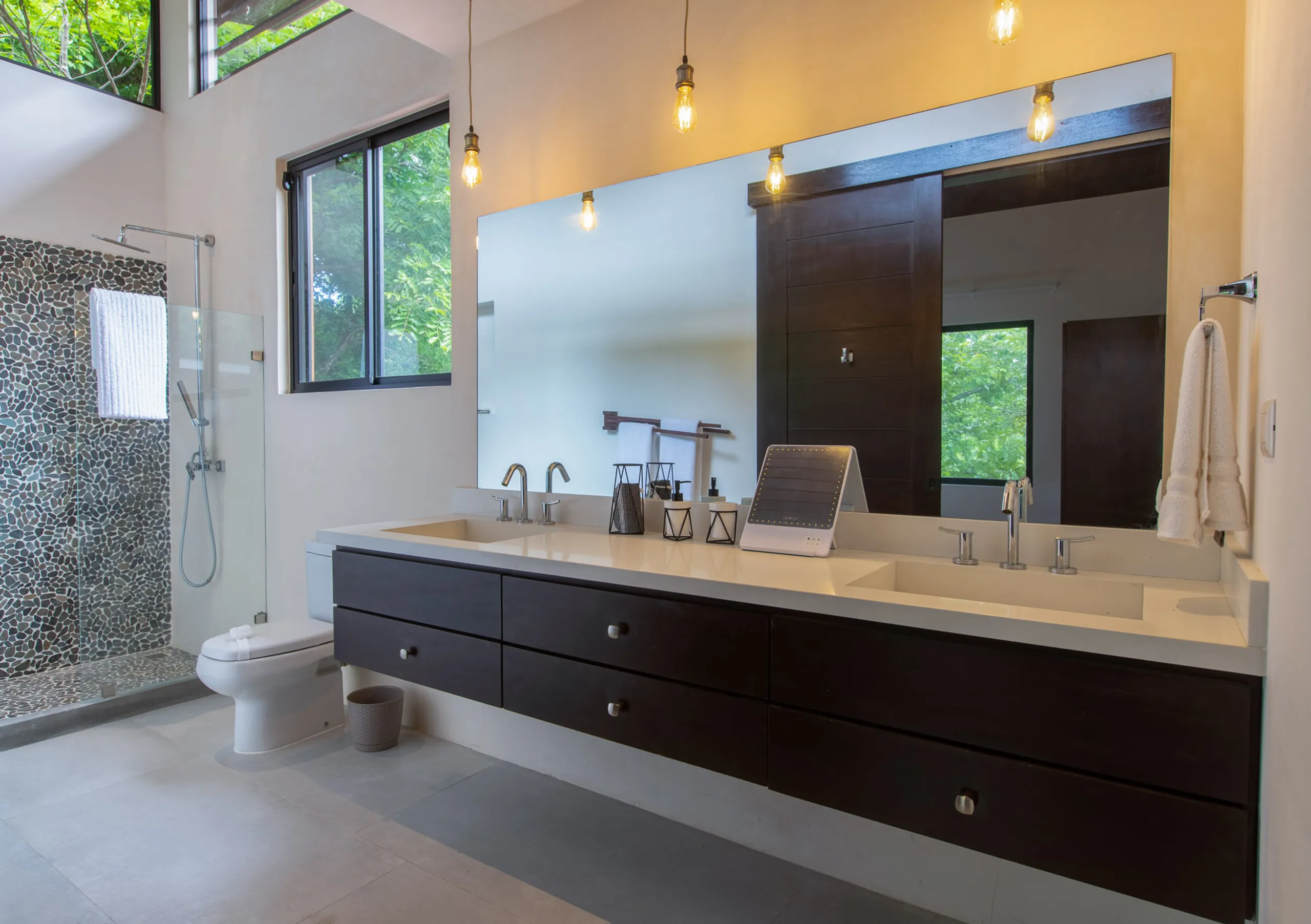 Opulent Stylish Villa with Private Pool, and Beach Access — photograph 8