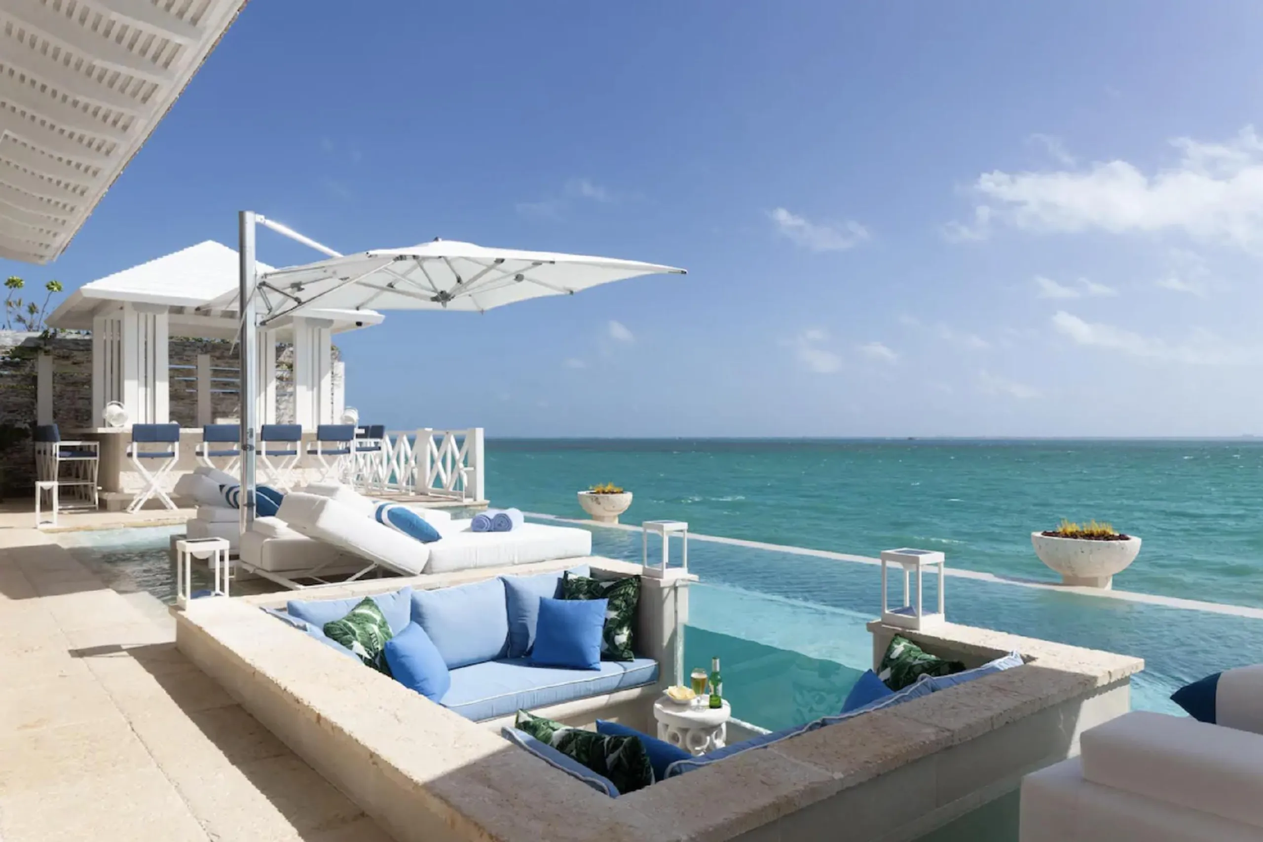 Luxe Oceanfront Cancun Estate with Infinity Pool in Cancun