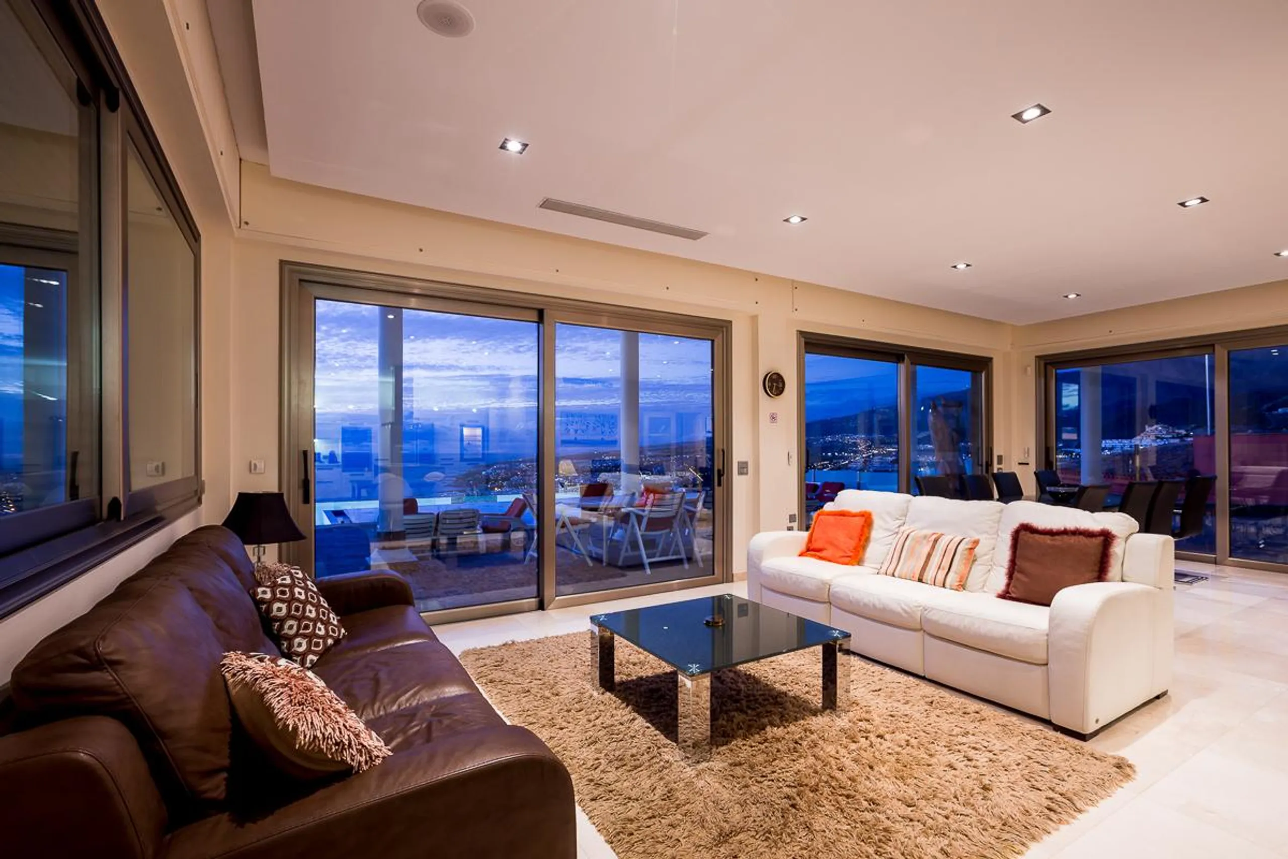 Modern Oceanview Villa with Private Pool, Jacuzzi, and Panoramic Ocean Views — photograph 6