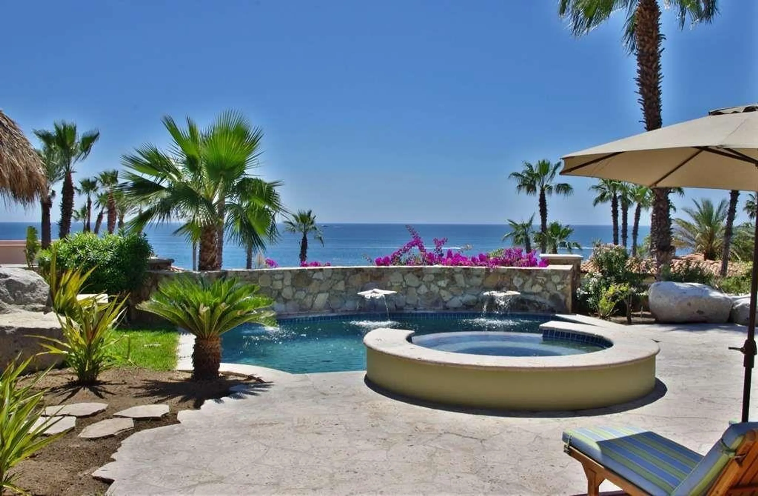 Punta Ballena Beachfront Villa with Private Pool and Ocean Views — photograph 6
