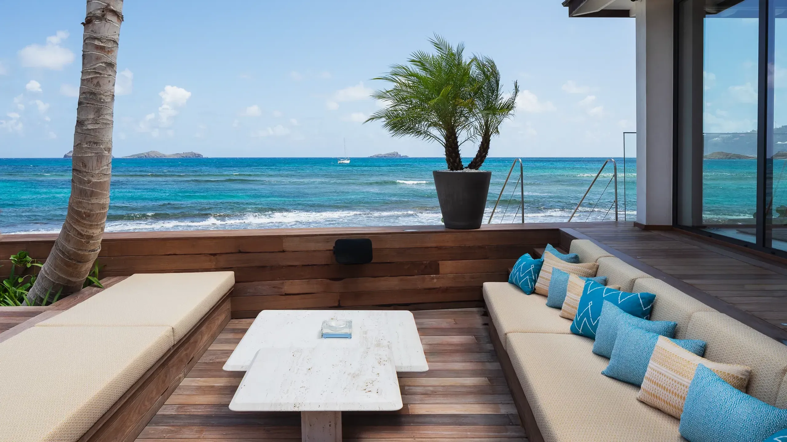 Beachside Paradise Luxe Villa in Lorient with Private Heated Pool — photograph 8
