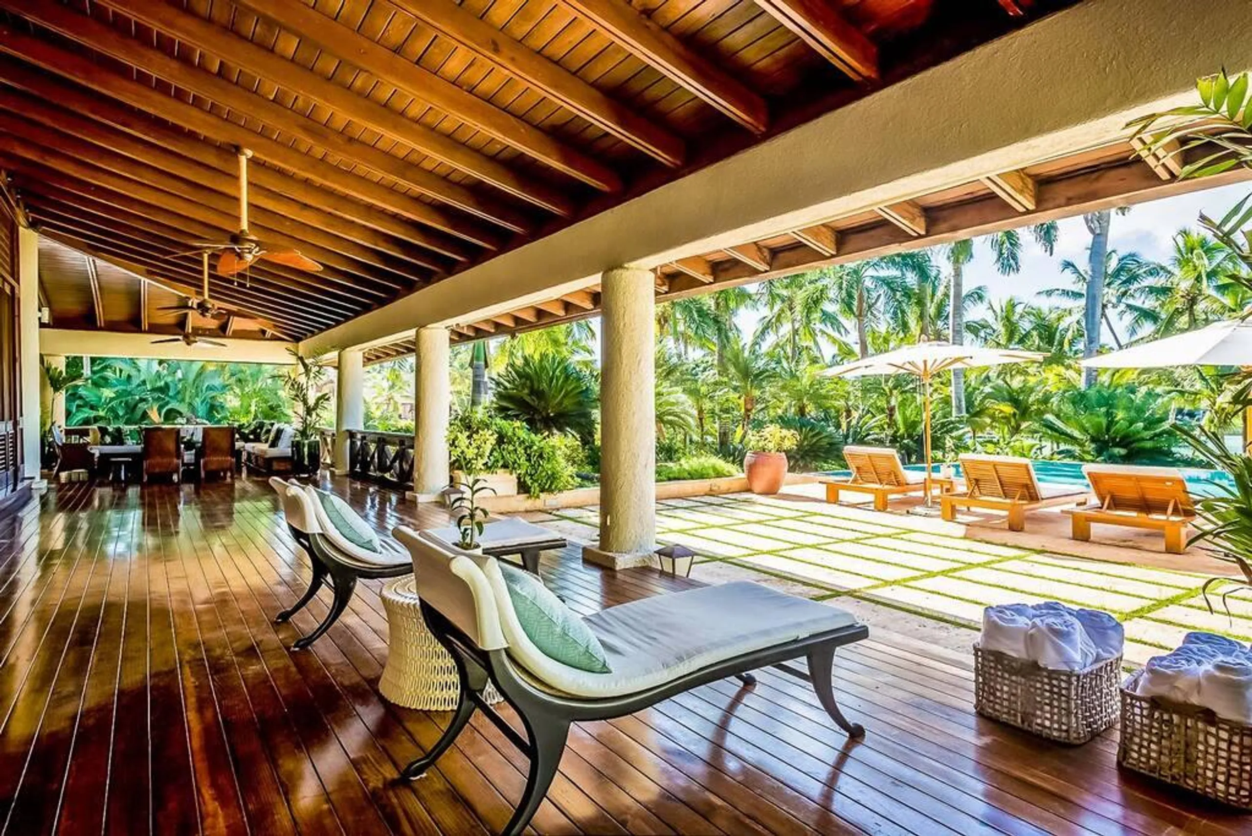 Magnificent Oceanfront Villa in La Romana with Private Pool, Outdoor Grill, and Walks to Beach — photograph 8