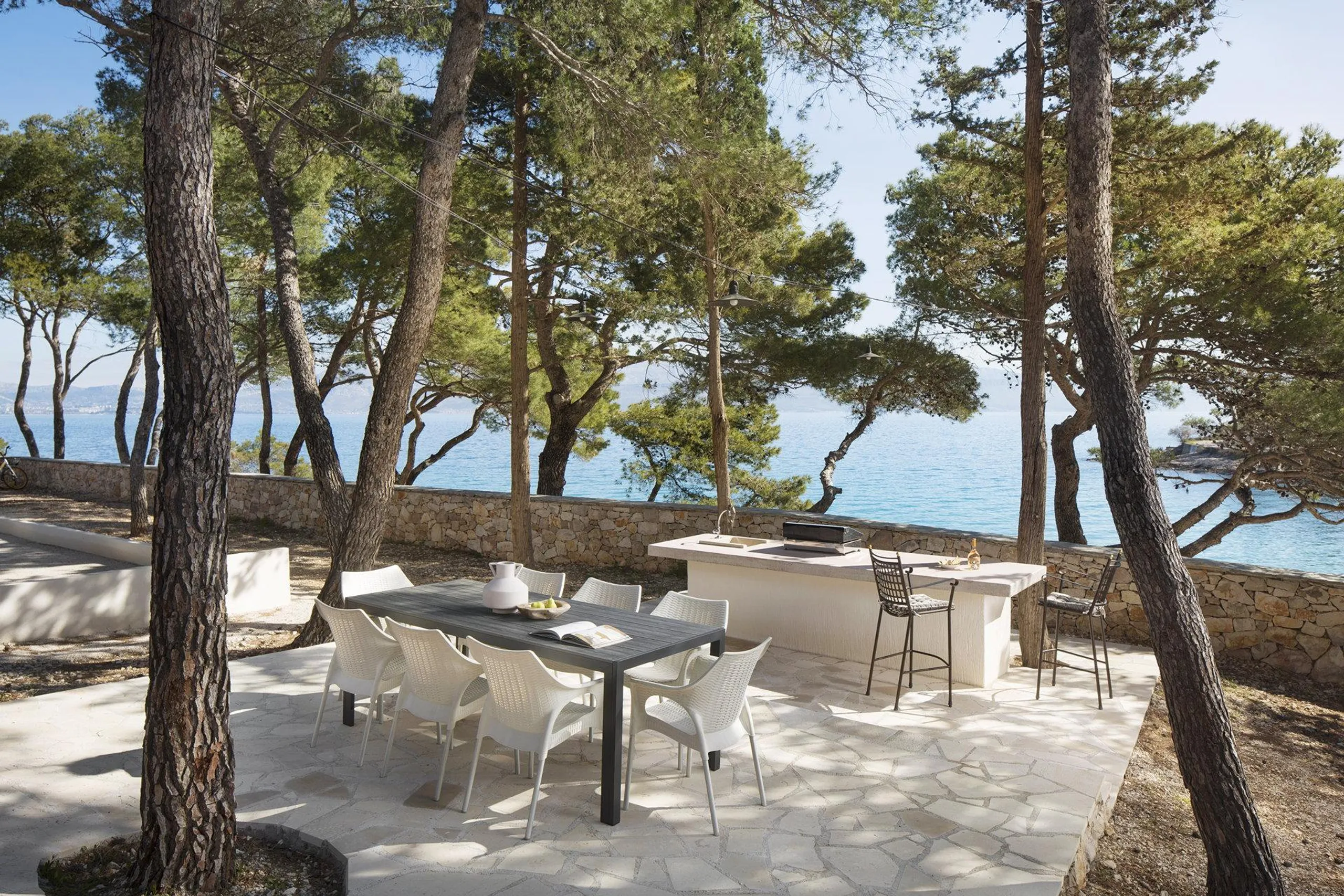 Sophisticated Contemporary Villa with Pool and Breathtaking Sea Views — photograph 5