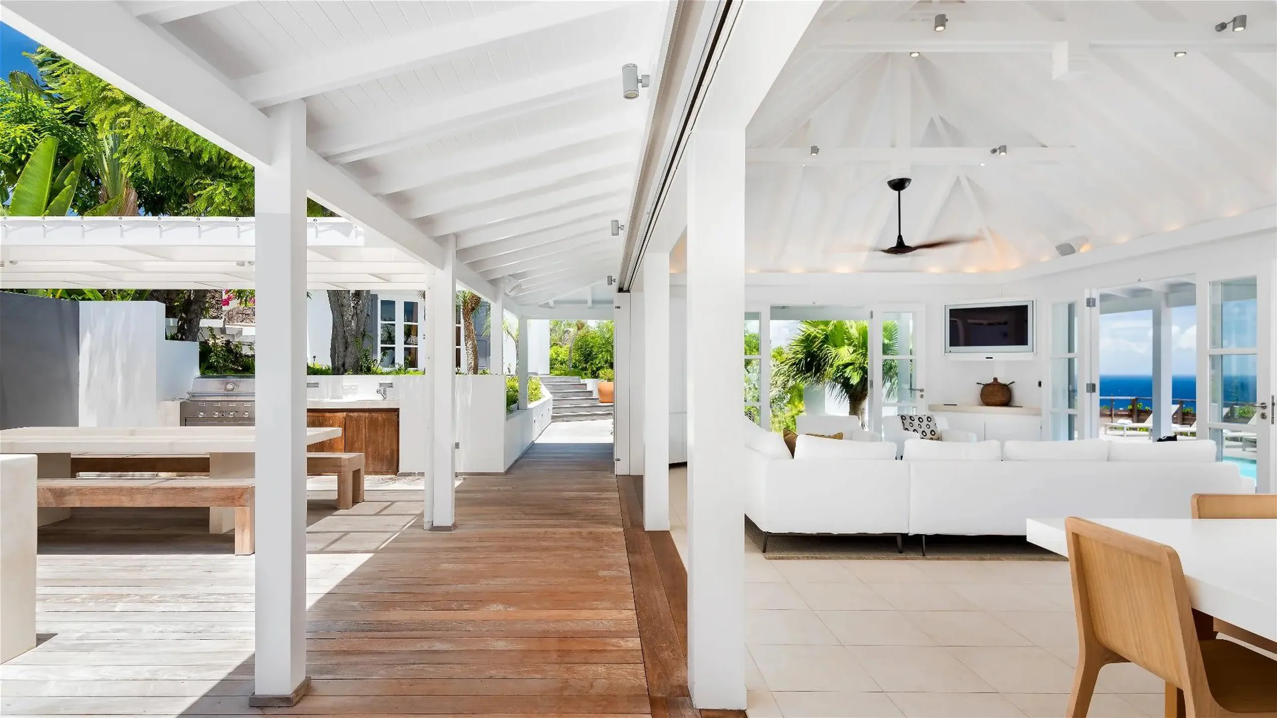 Pristine Oceanview Villa with Pool — photograph 6