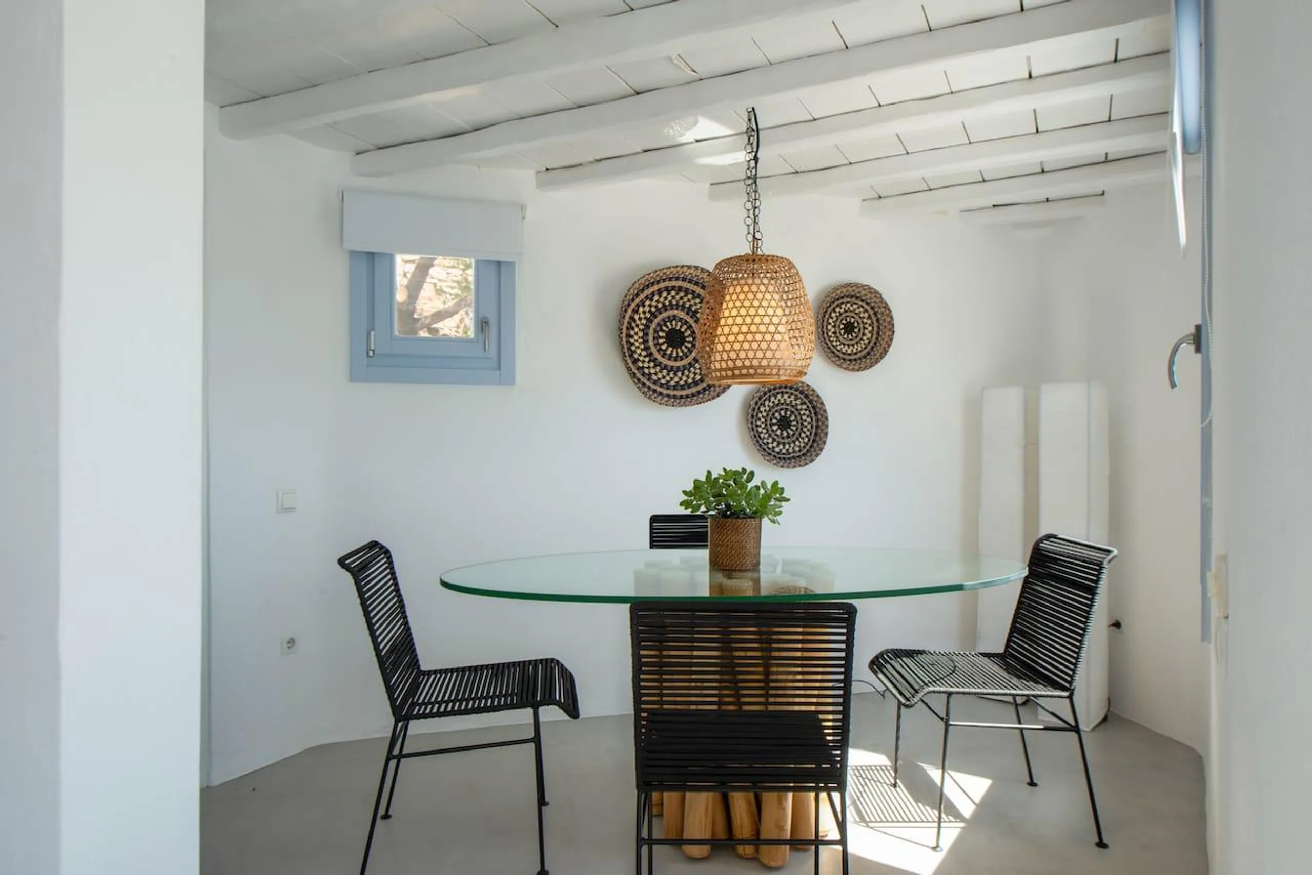 Gleaming Seven Bedroom Villa with Private Pool, and Psarou Bay Views — photograph 6