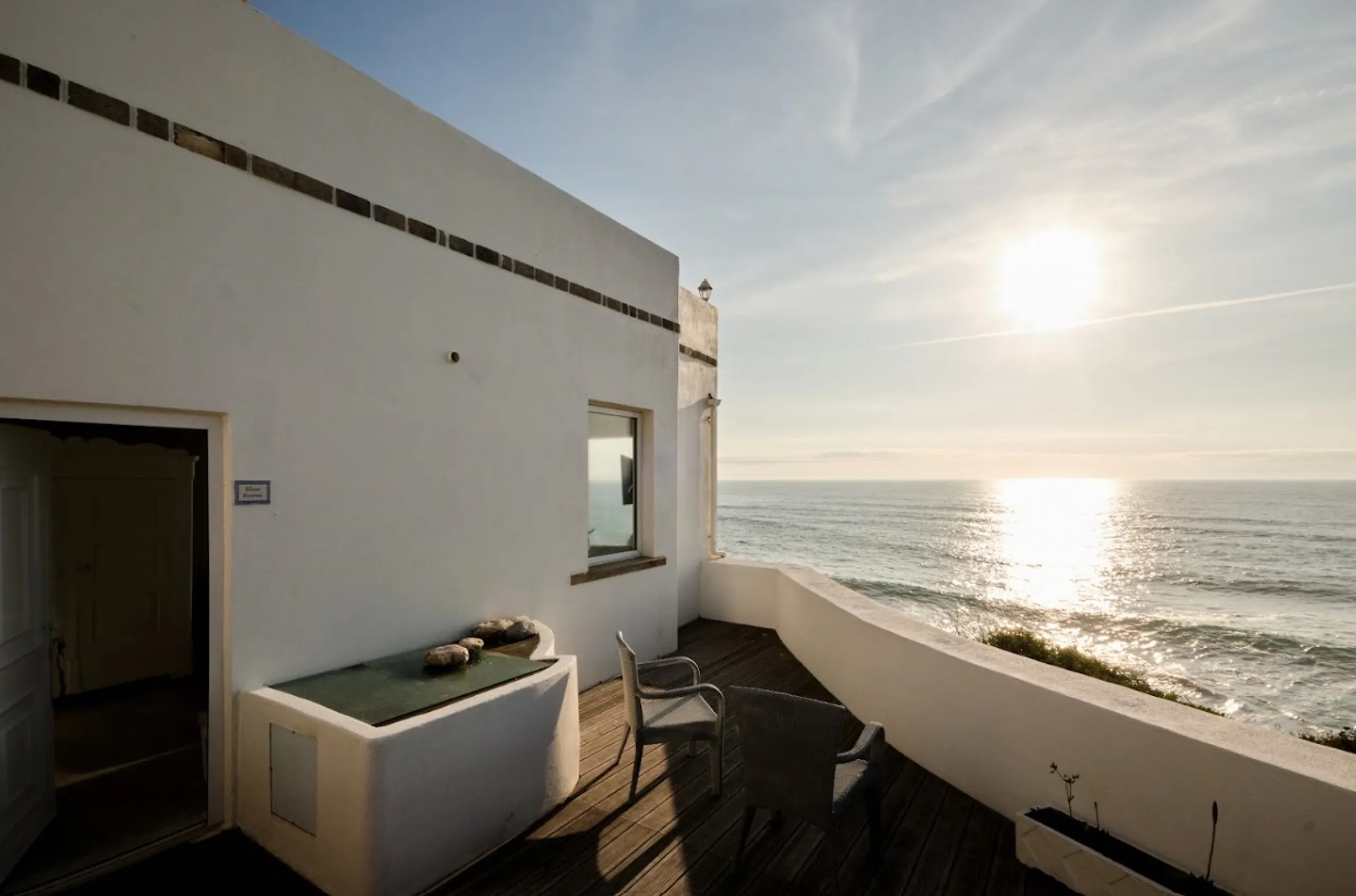 Invigorating Cliffside Villa with Majestic Atlantic Ocean Views — photograph 3