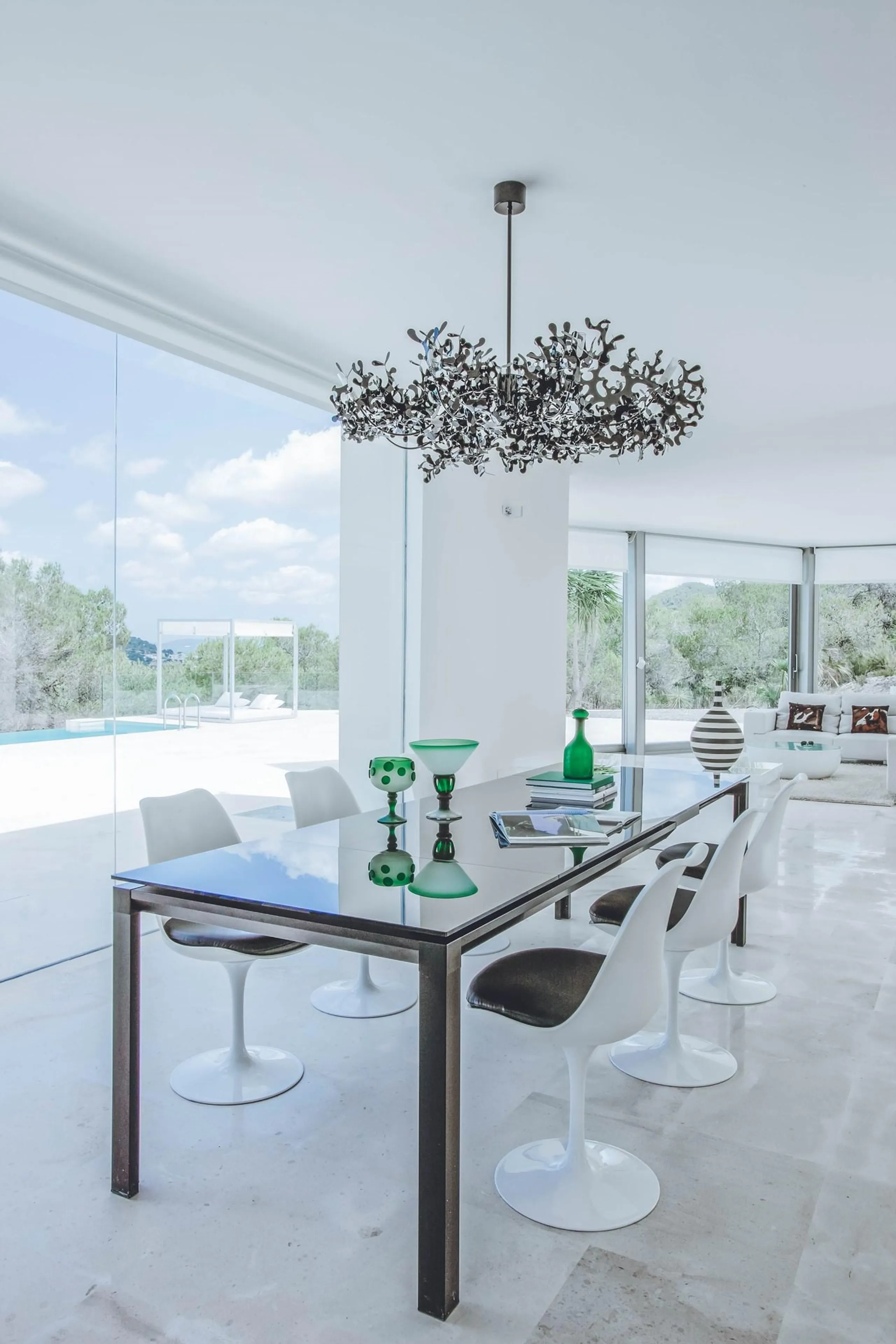 Light-filled Modern Villa with Pool and Panoramic Rural View — photograph 12
