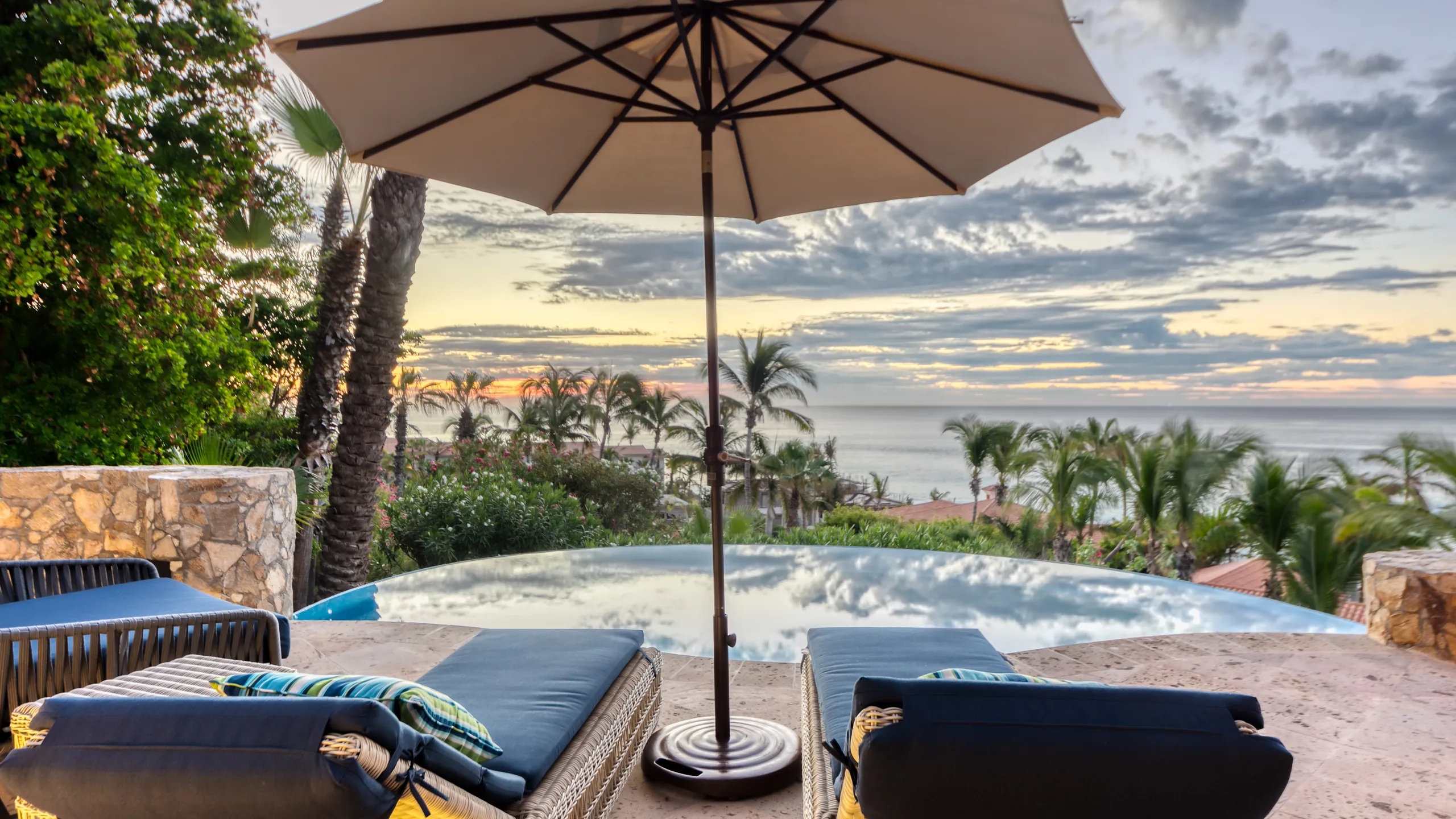 Oceanfront 3-Bedroom Villa with Private Infinity Pool & Golf Access — photograph 4
