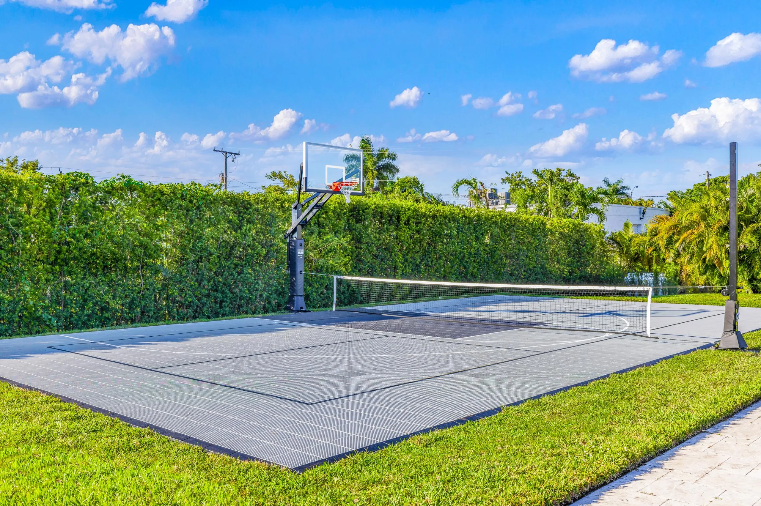 Magnificent 7-Bedroom Estate with Resort-Inspired Amenities — photograph 6